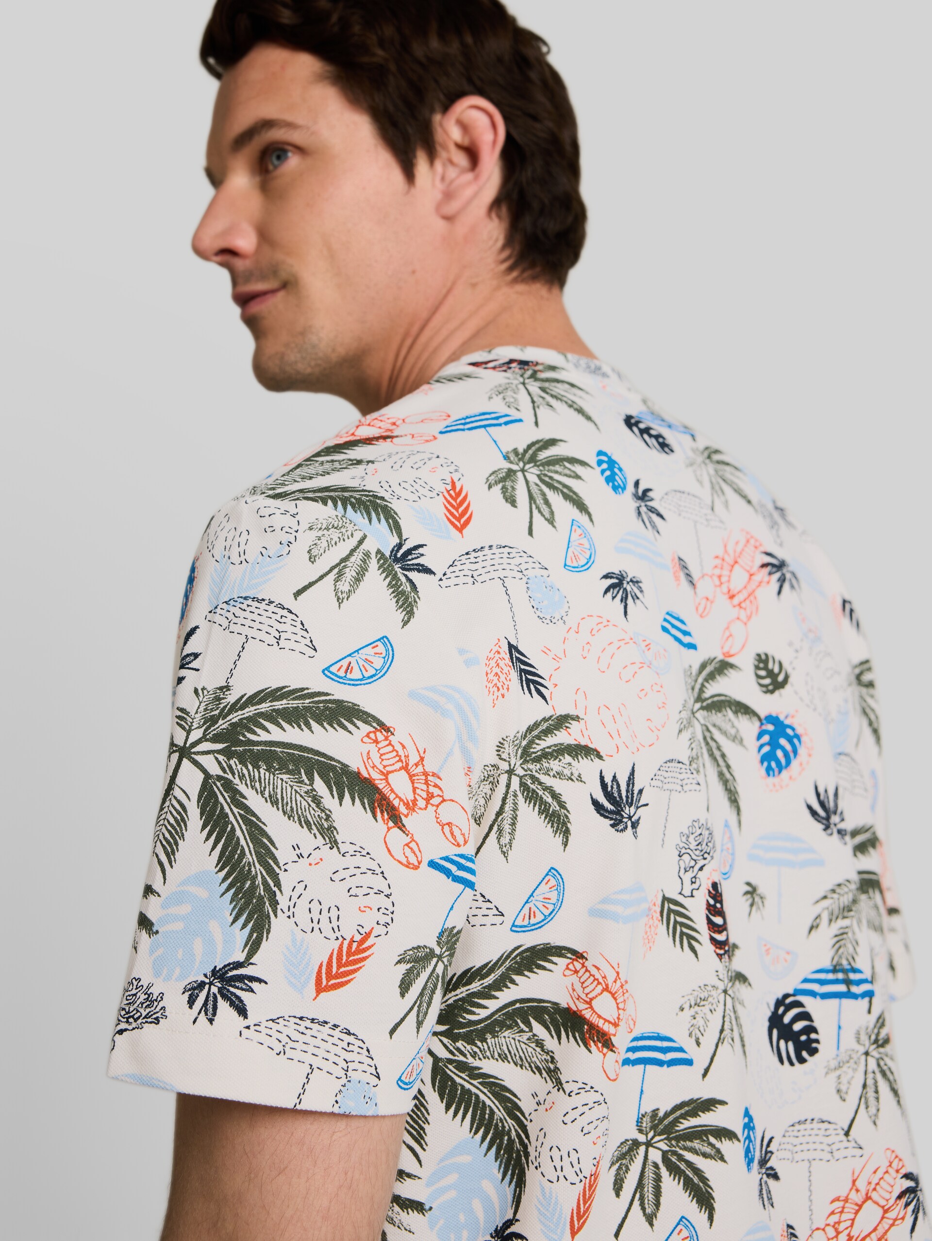 Piqué T-shirt with all-over print - off white beach design - Detail model view