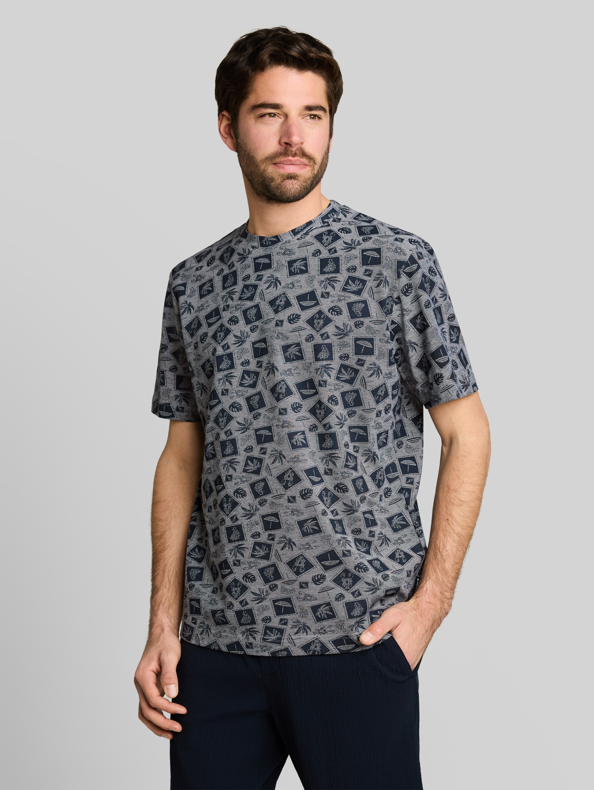 Piqué T-shirt with all-over print - navy tonal design - Neckline model front view