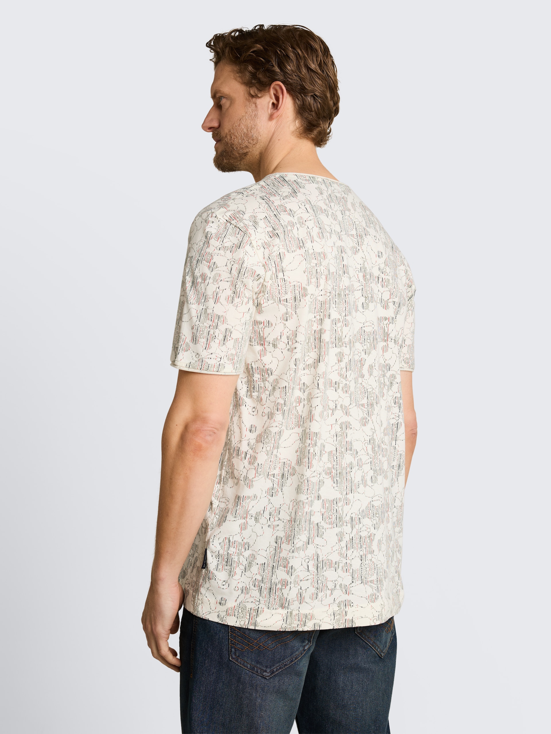 T-shirt met all-over print - off white irregular design - Neklijn model-achteraanzicht