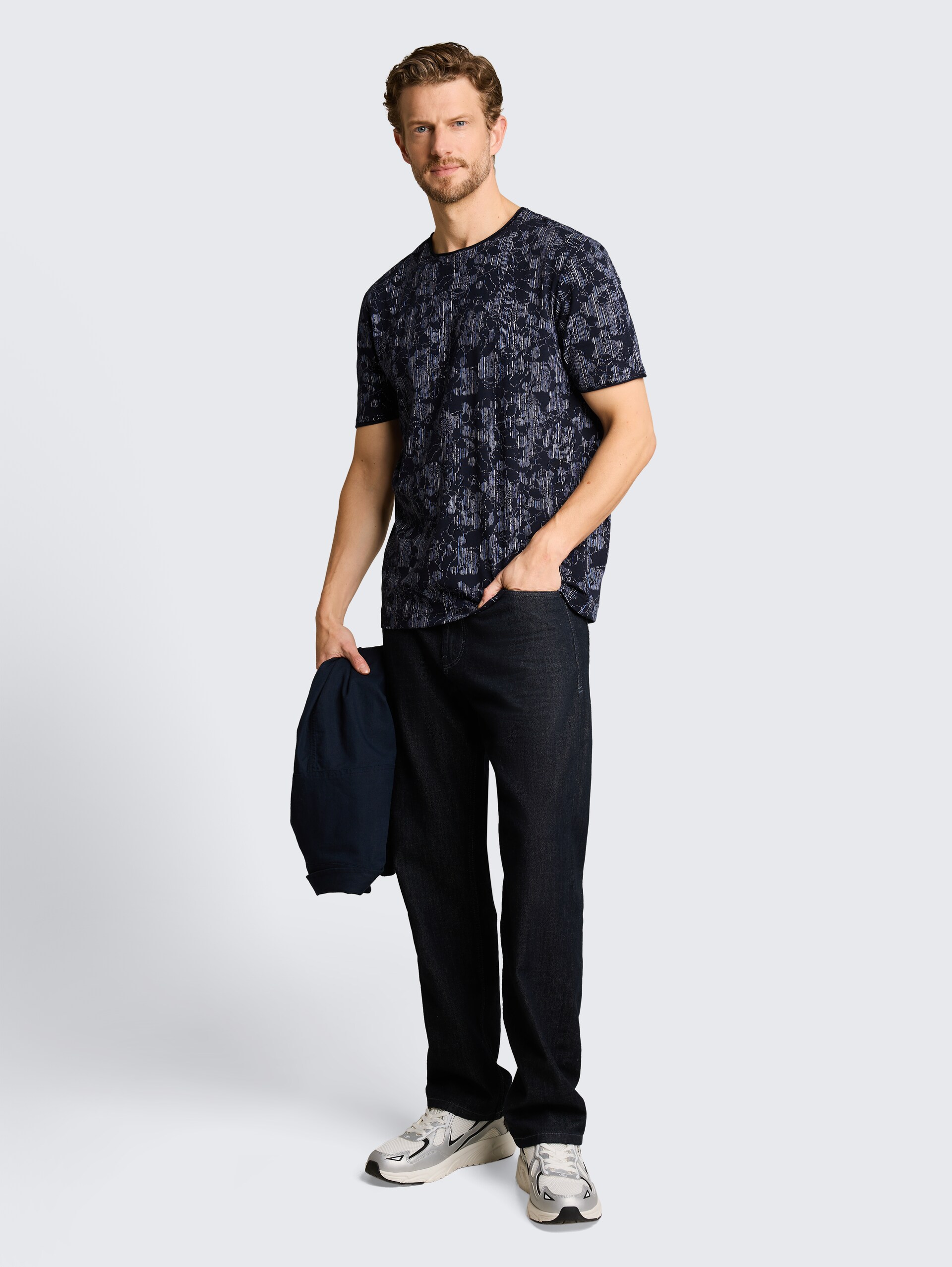 T-shirt met all-over print - navy irregular design - Model vooraanzicht