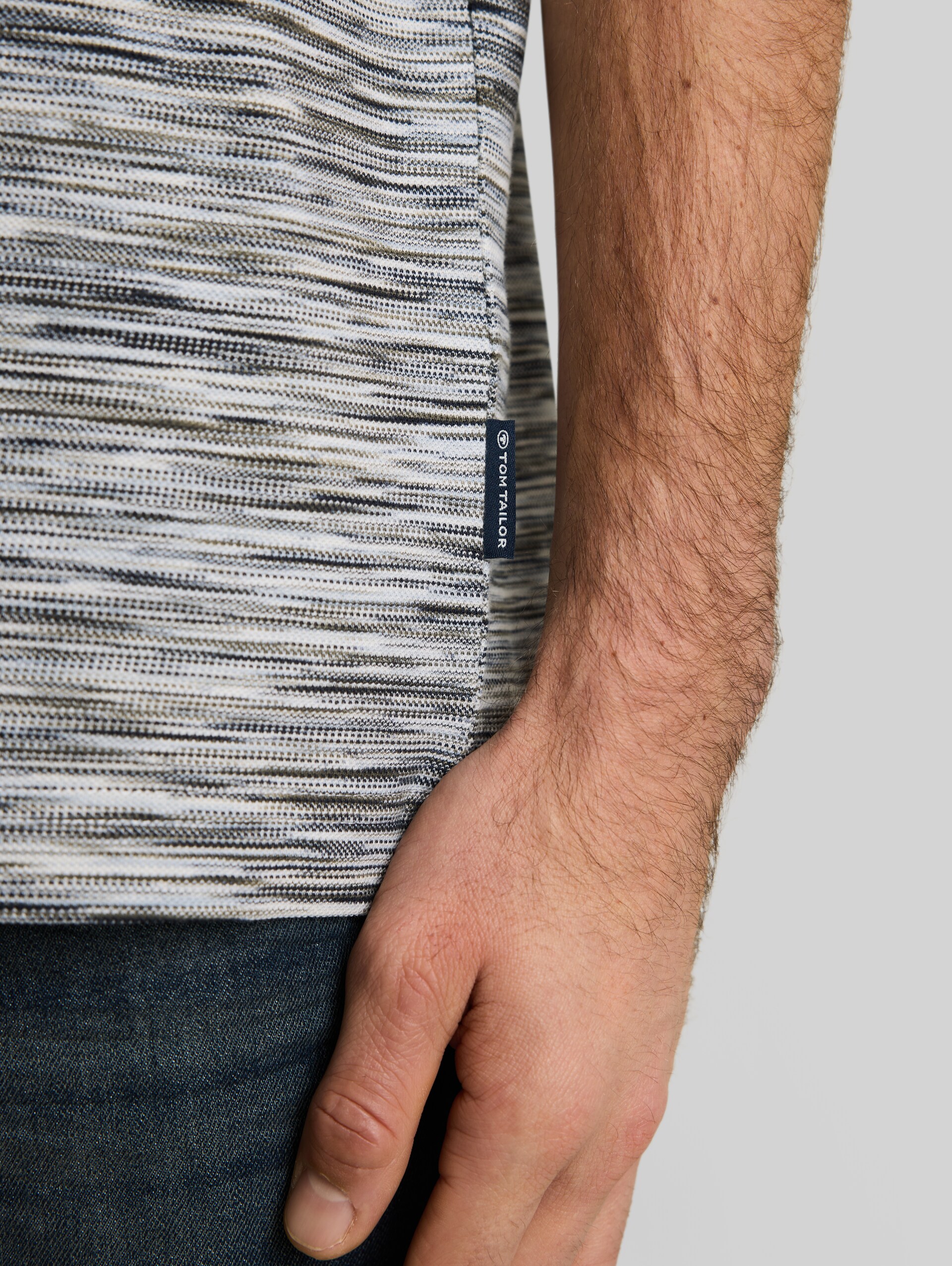 Piqué T-shirt in a melange look - white green spacedye pique - Detail model view