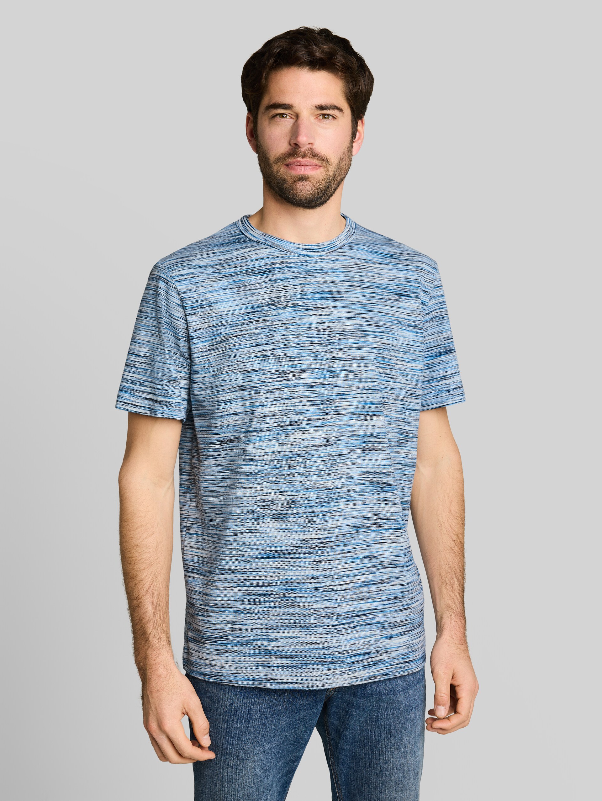 Piqué T-shirt in a melange look - blue white spacedye pique - Neckline model front view
