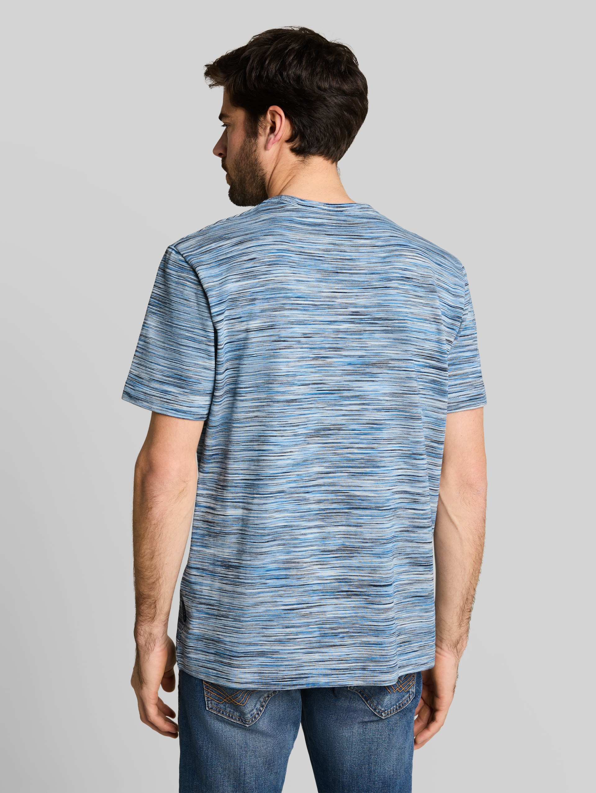 Piqué T-shirt in a melange look - blue white spacedye pique - Neckline model-back view