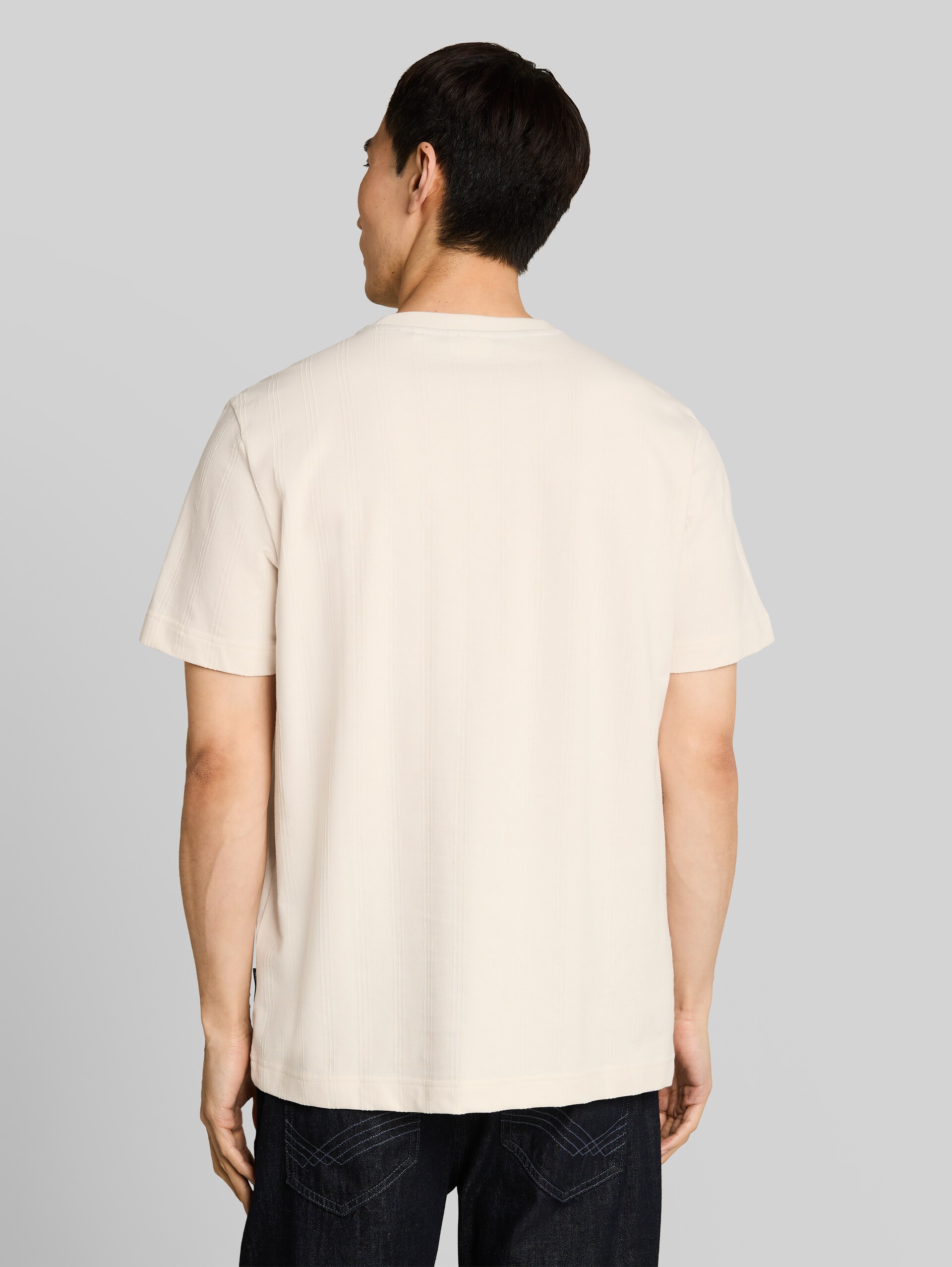 Cotton T-shirt - Gardenia White - Neckline model-back view