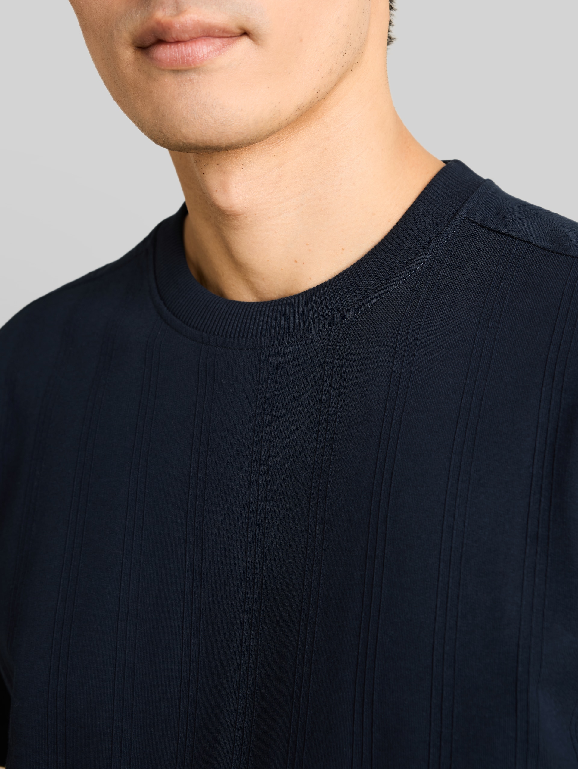 Cotton T-shirt - sky captain blue - Detail model view
