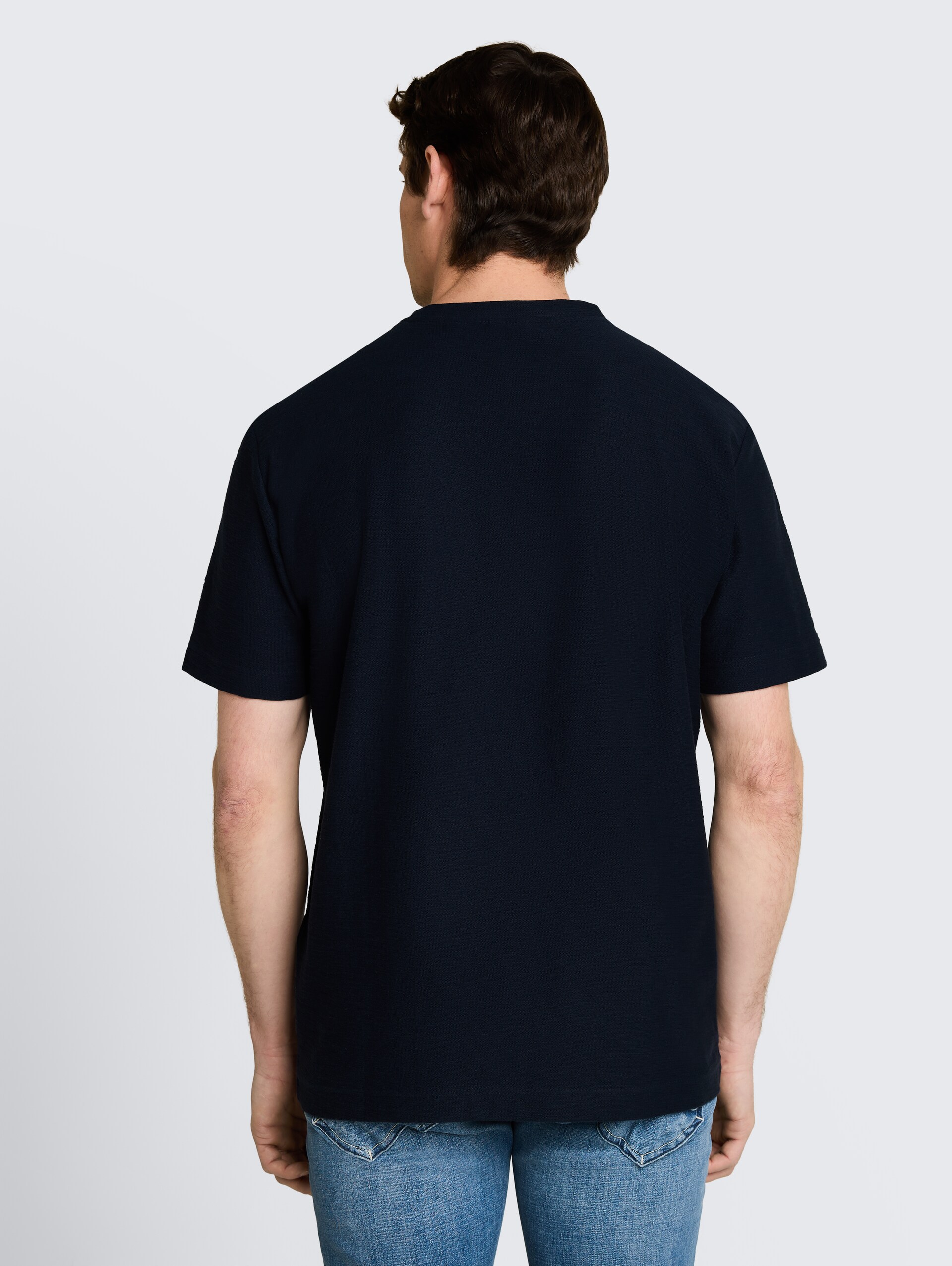 T-Shirt mit Ottoman-Struktur - sky captain blue - Auschnitt Model-Rückansicht