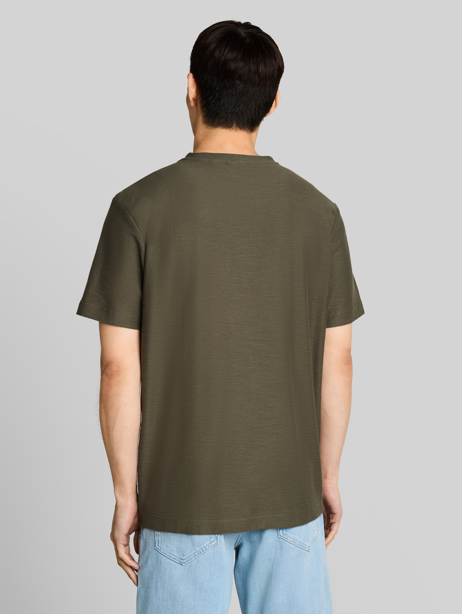 T-shirt with an ottoman texture - deep leaf green - Neckline model-back view