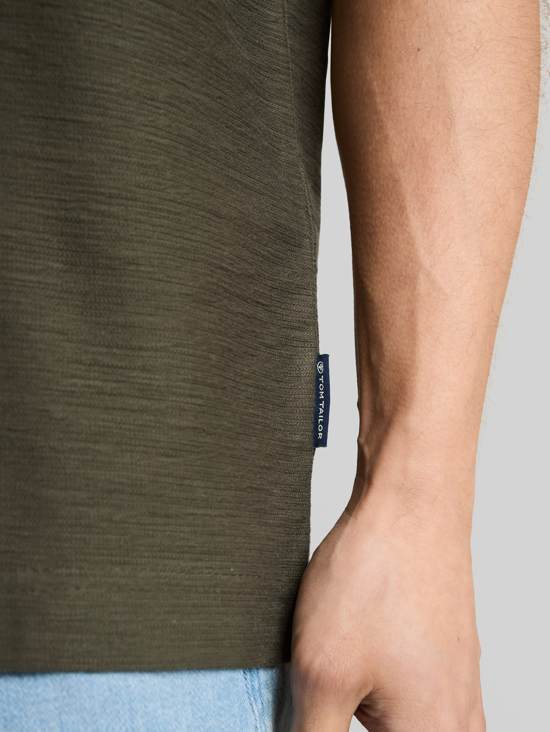 T-shirt with an ottoman texture - deep leaf green - Detail model view