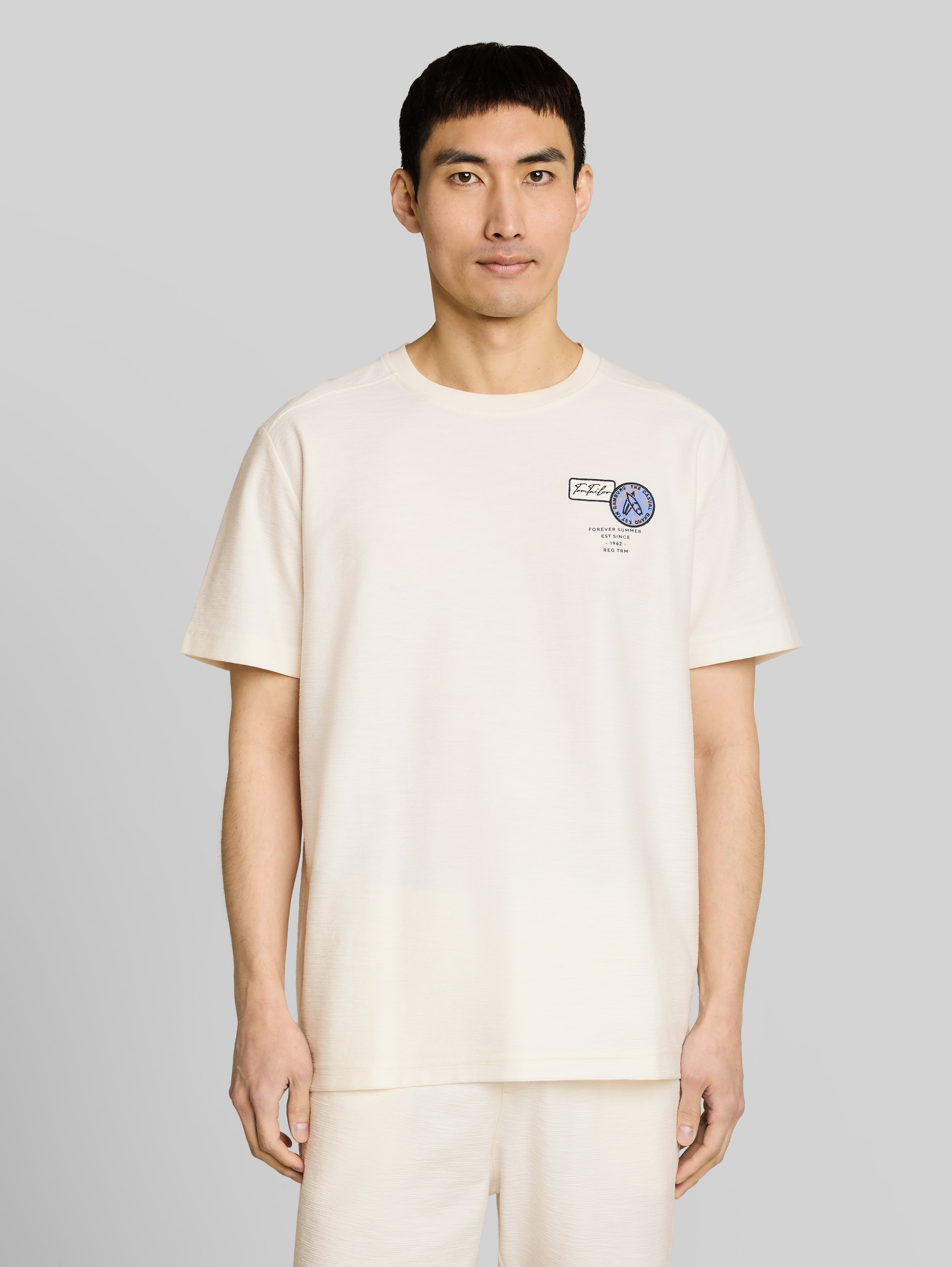T-shirt with embroidery - Gardenia White - Neckline model front view