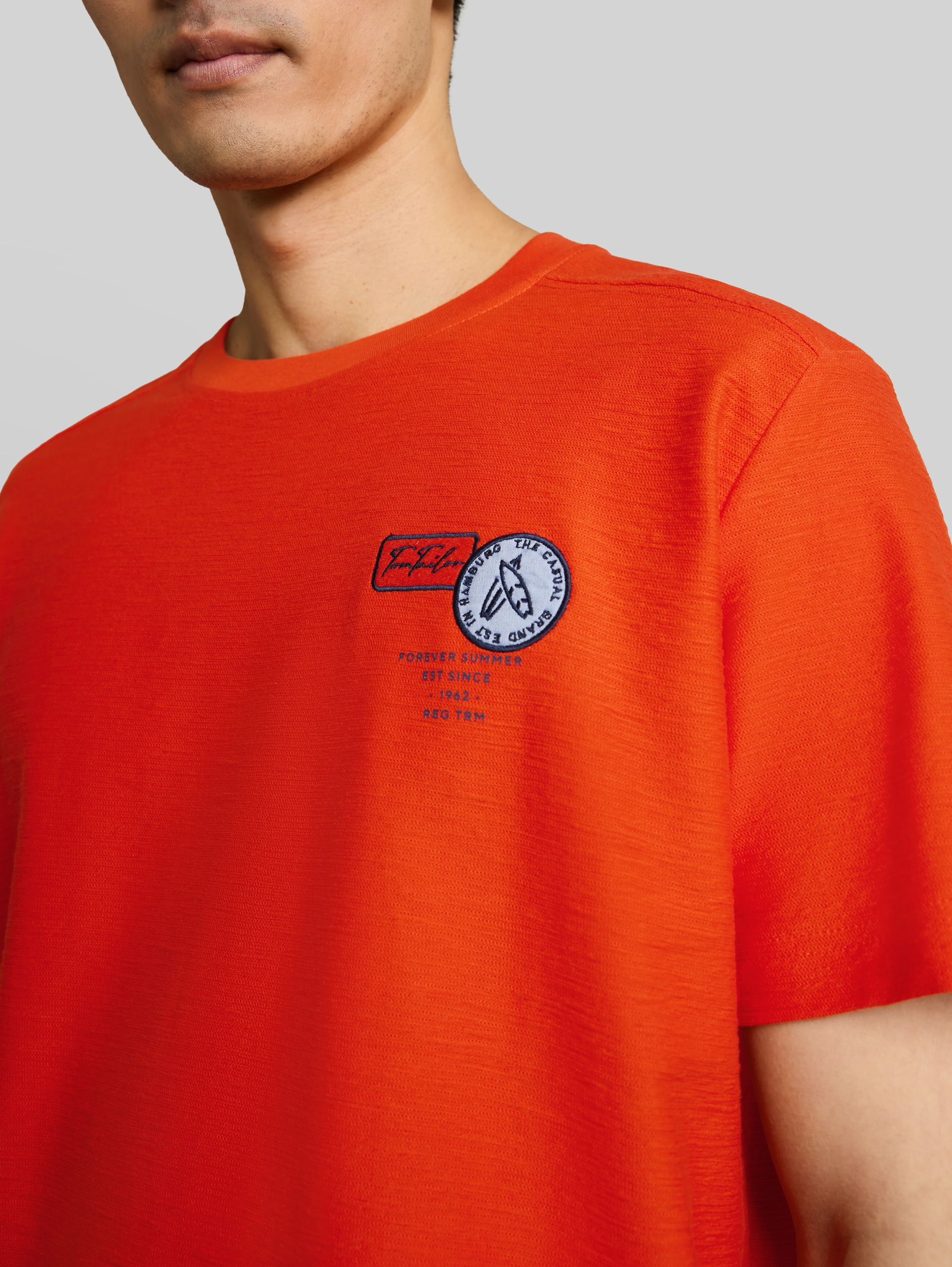 T-shirt with embroidery - orange red - Detail model view