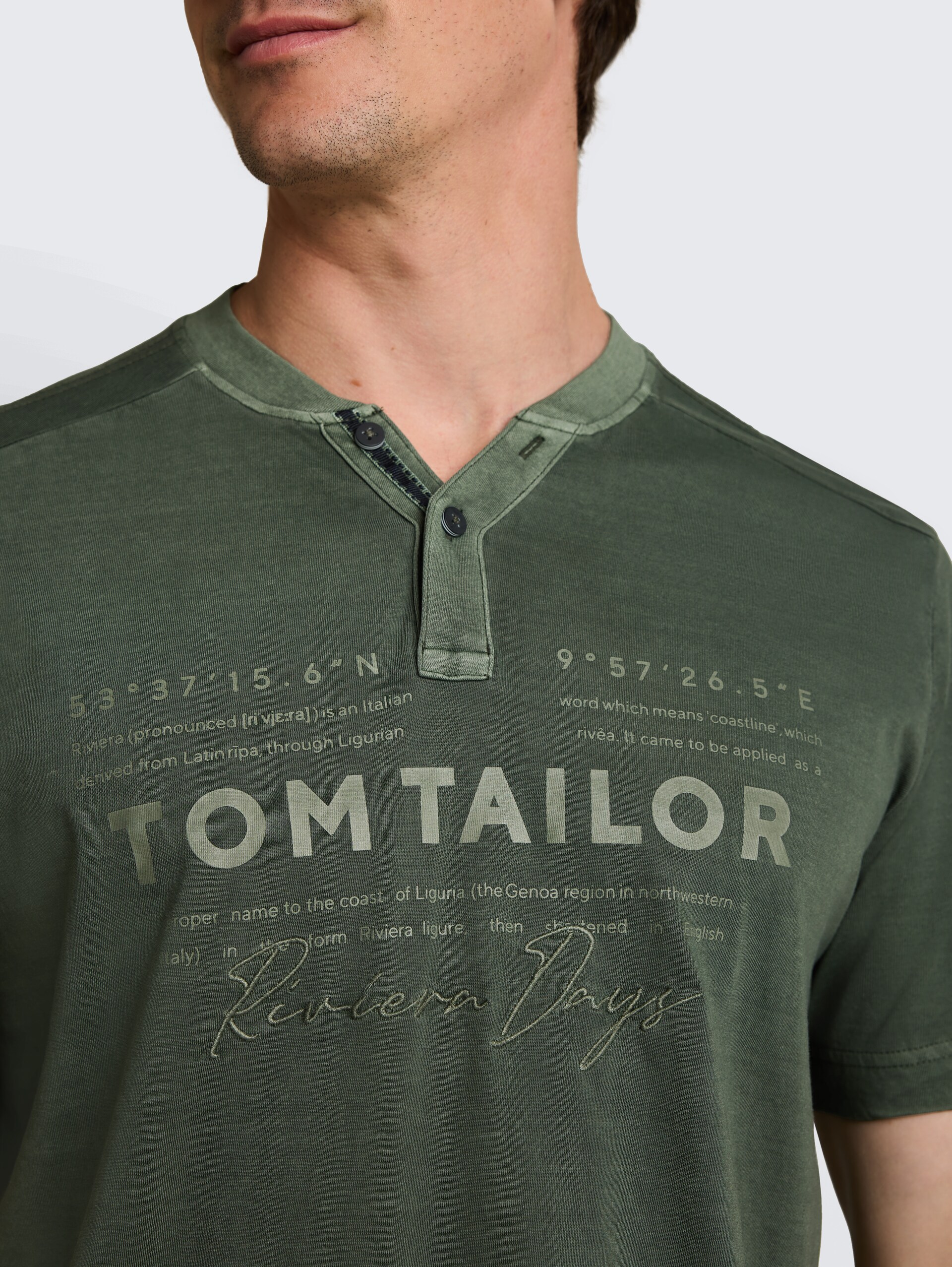 Henley-T-shirt in used-look - deep leaf green - Detailaanzicht model