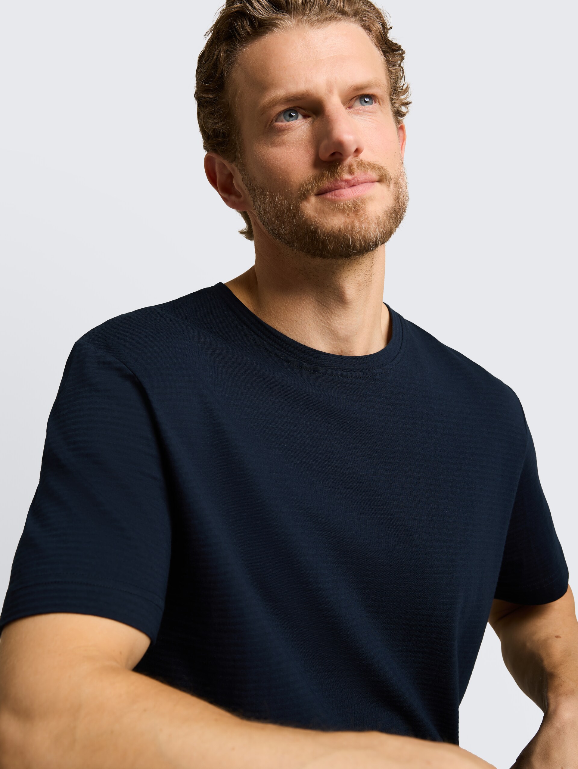 T-shirt en coton - sky captain blue - Vue détaillée du modèle