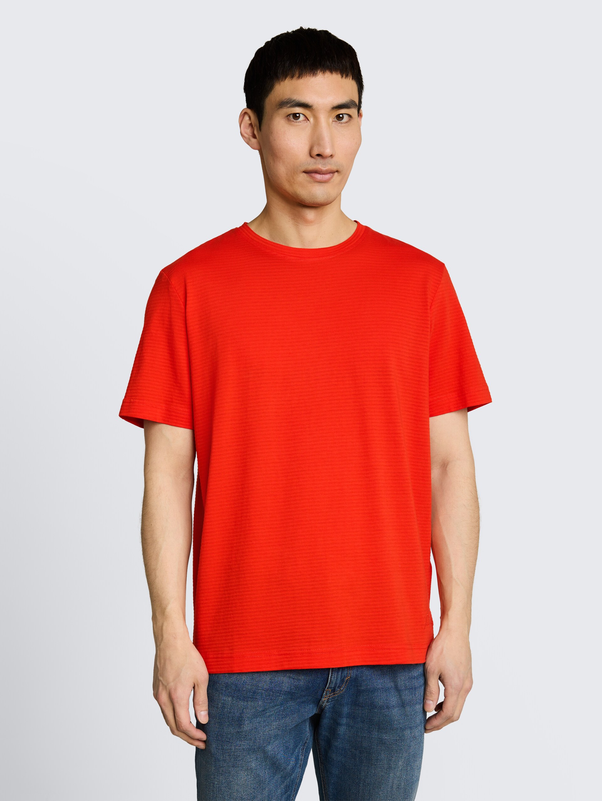T-shirt en coton - orange red - Découpe Vue de face du modèle