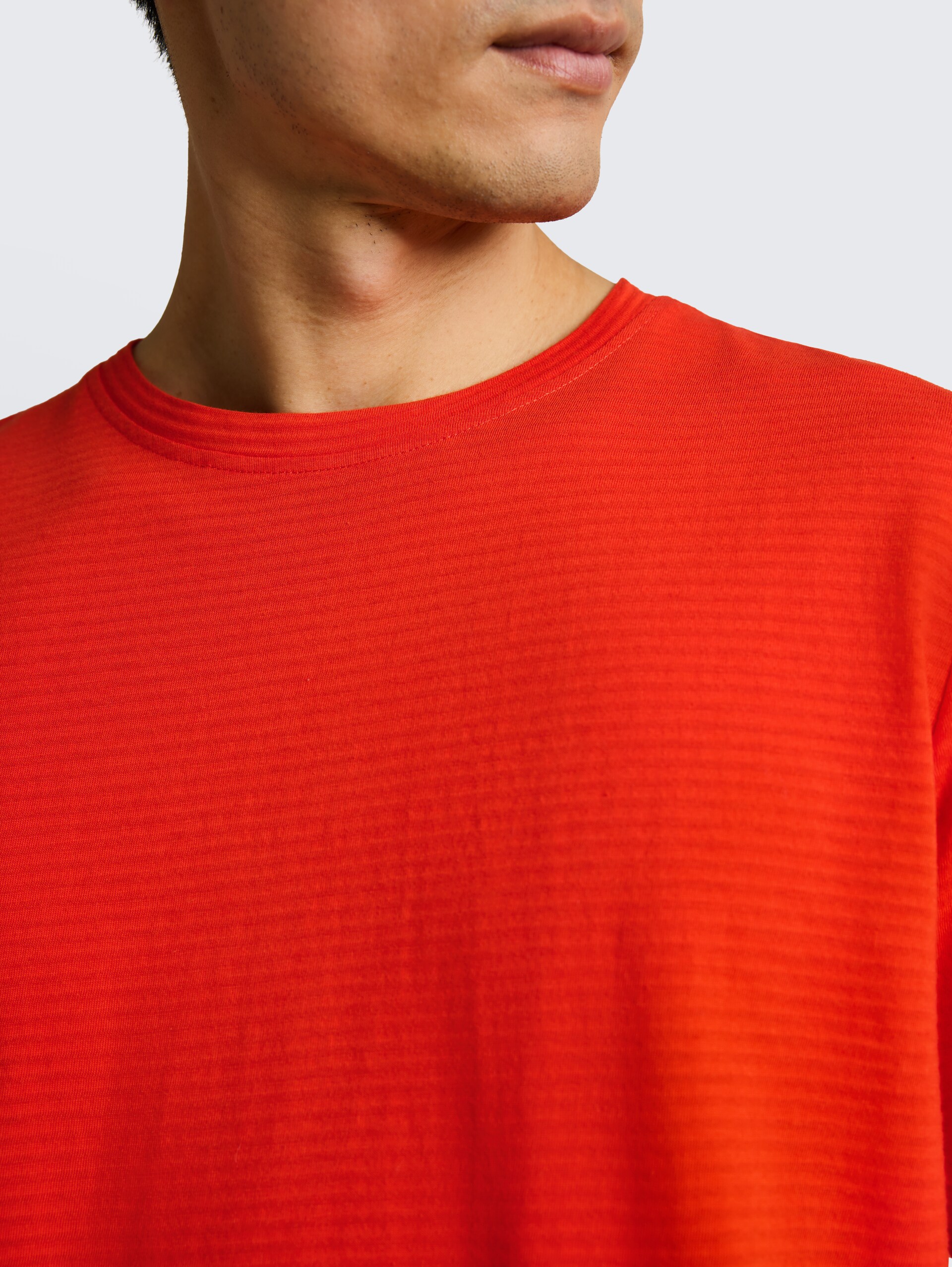 T-shirt en coton - orange red - Vue détaillée du modèle
