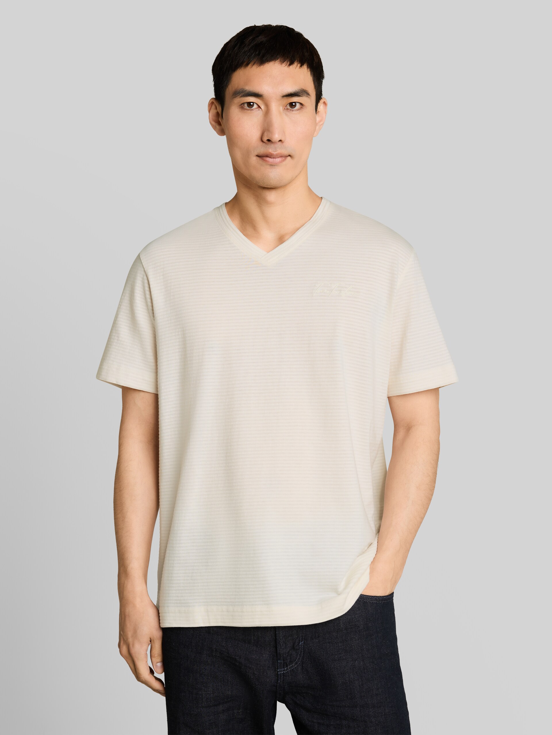 Cotton T-shirt - Gardenia White - Neckline model front view