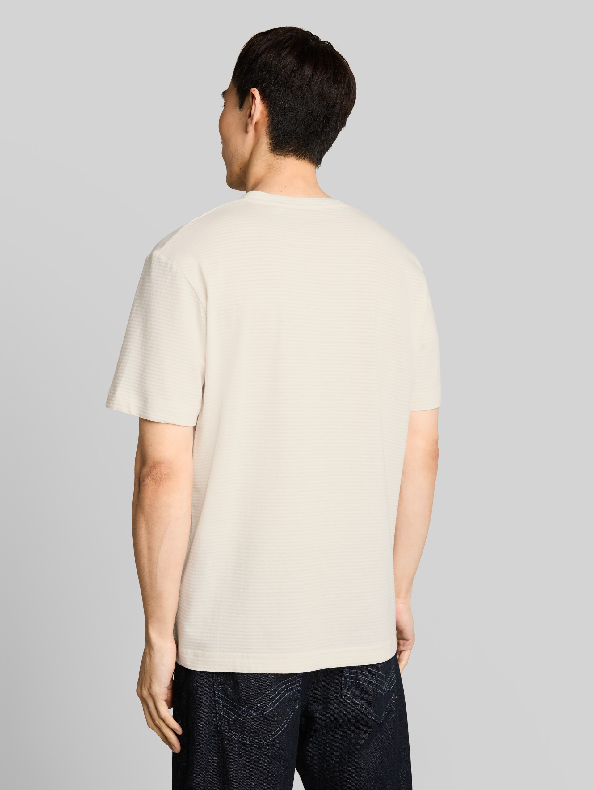 Cotton T-shirt - Gardenia White - Neckline model-back view