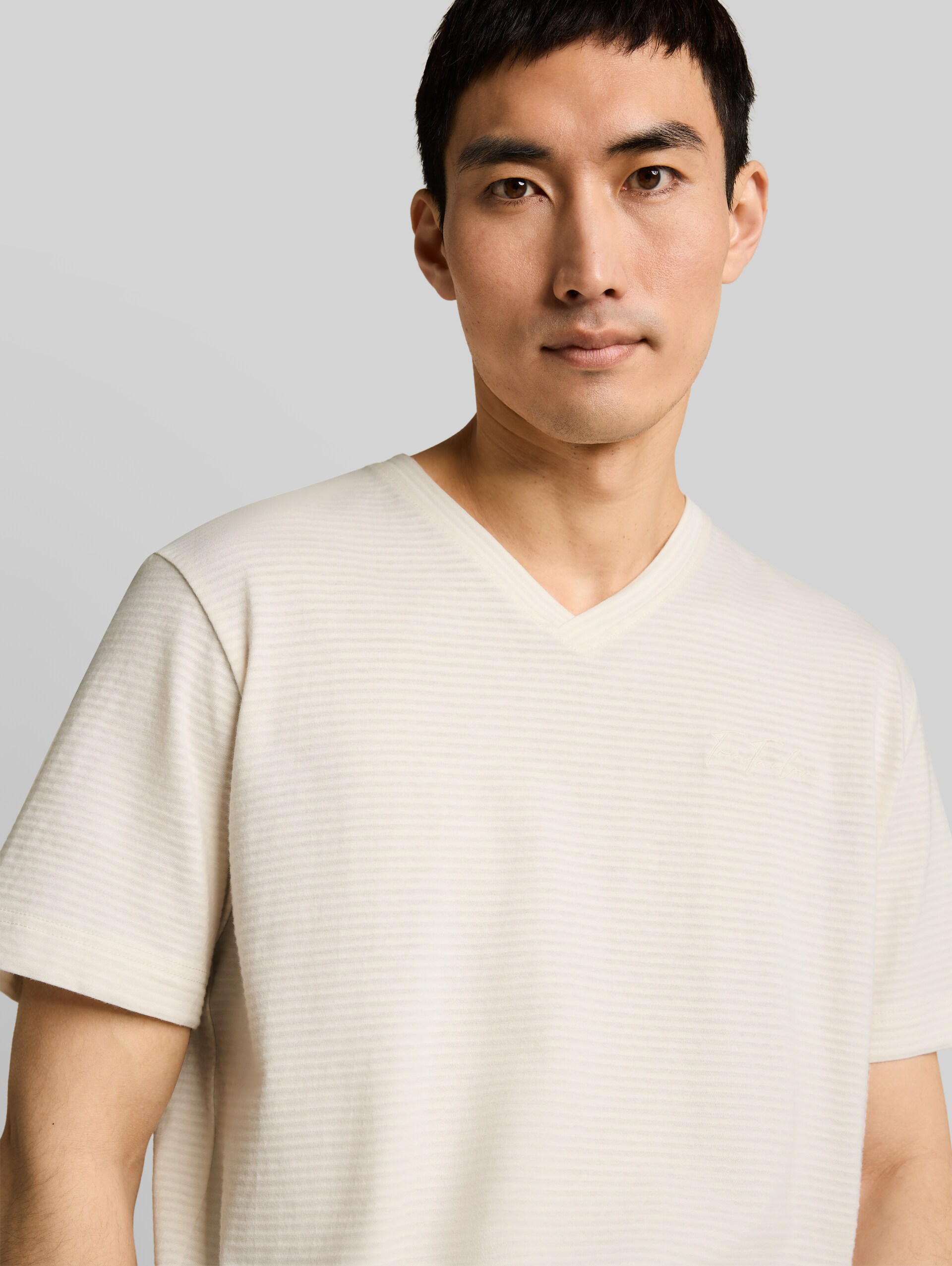 Cotton T-shirt - Gardenia White - Detail model view