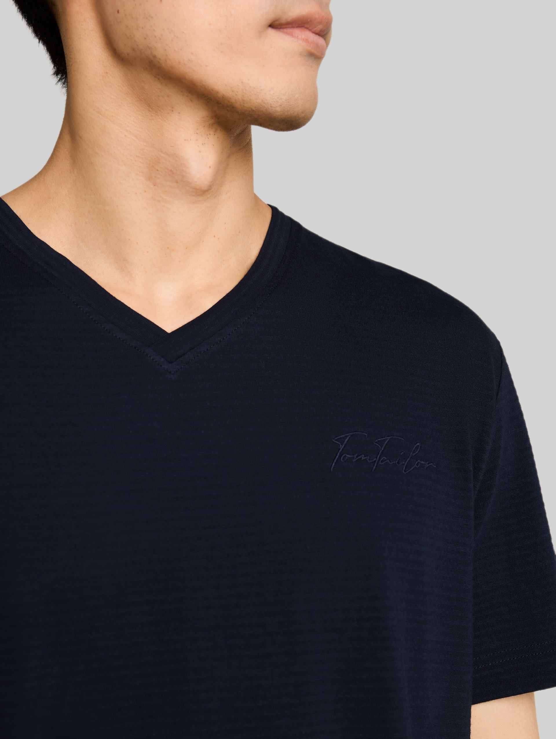 Cotton T-shirt - sky captain blue - Detail model view