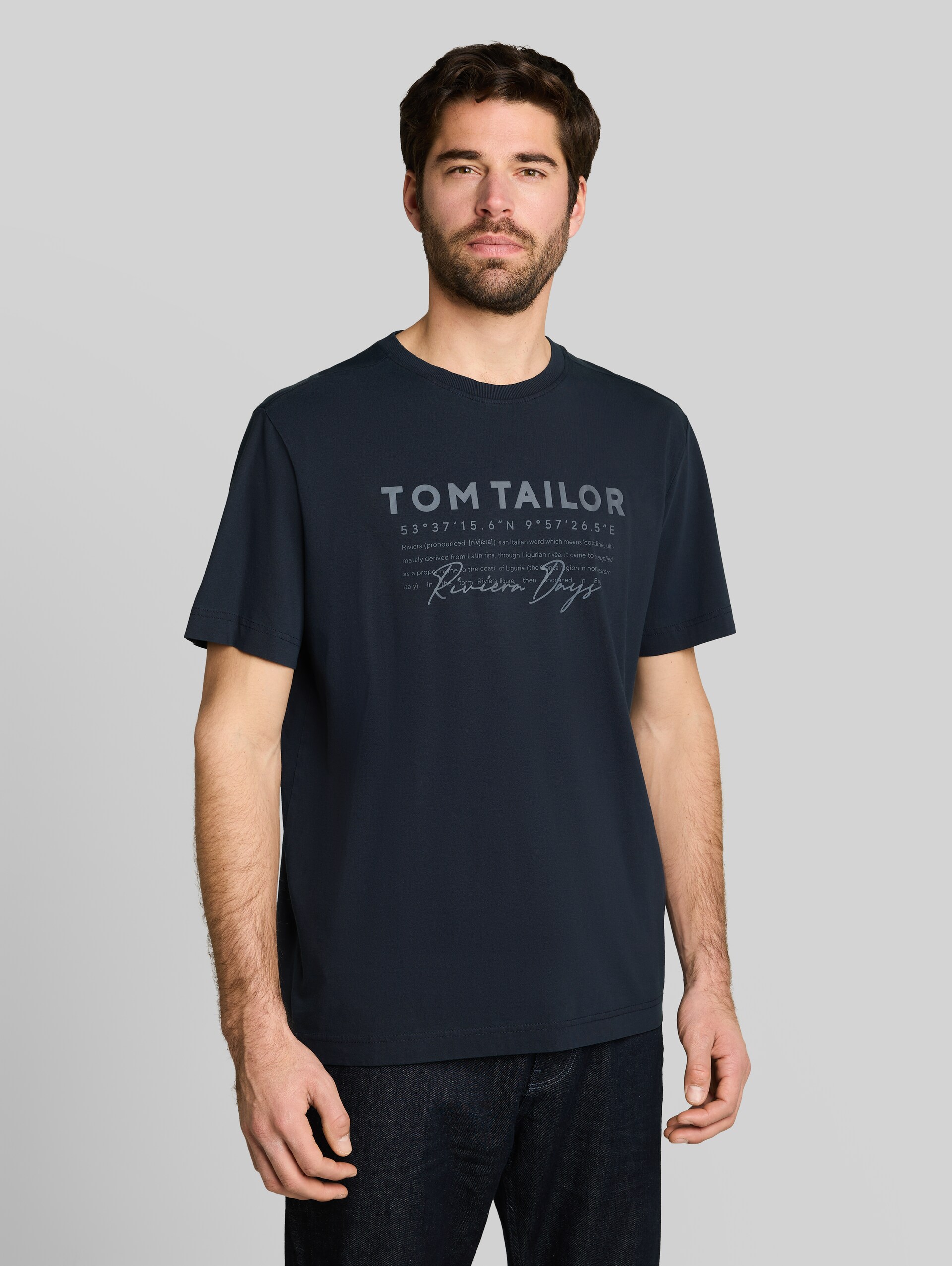 T-shirt with a worn look - sky captain blue - Neckline model front view