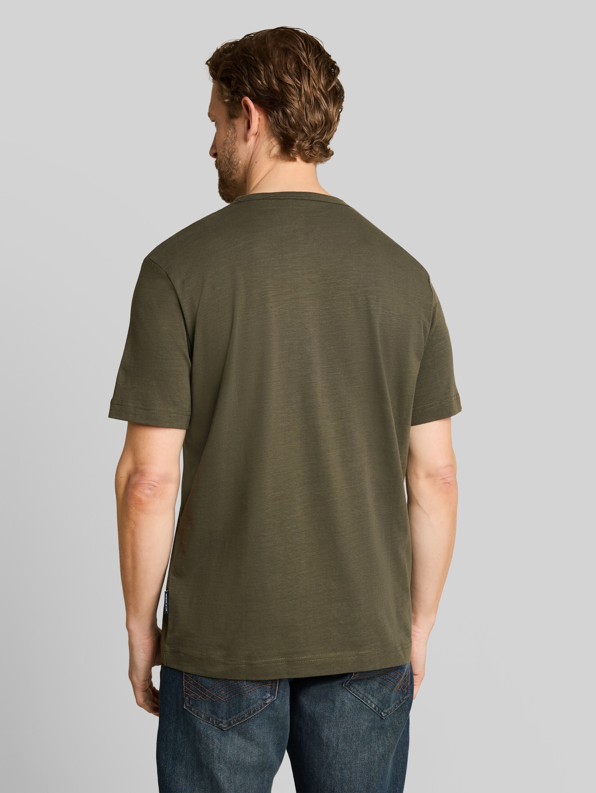 T-shirt with print - deep leaf green - Neckline model-back view