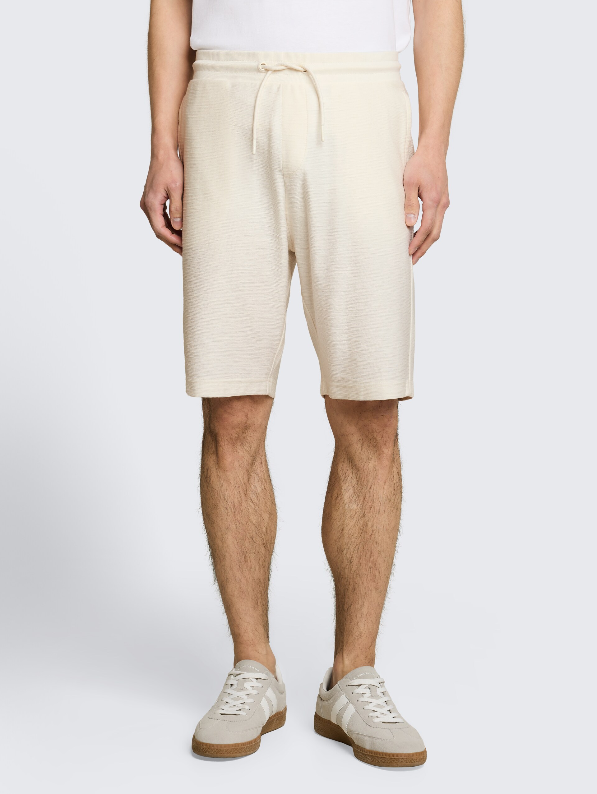 Regular-fit shorts with drawstring - Gardenia White - Neckline model front view