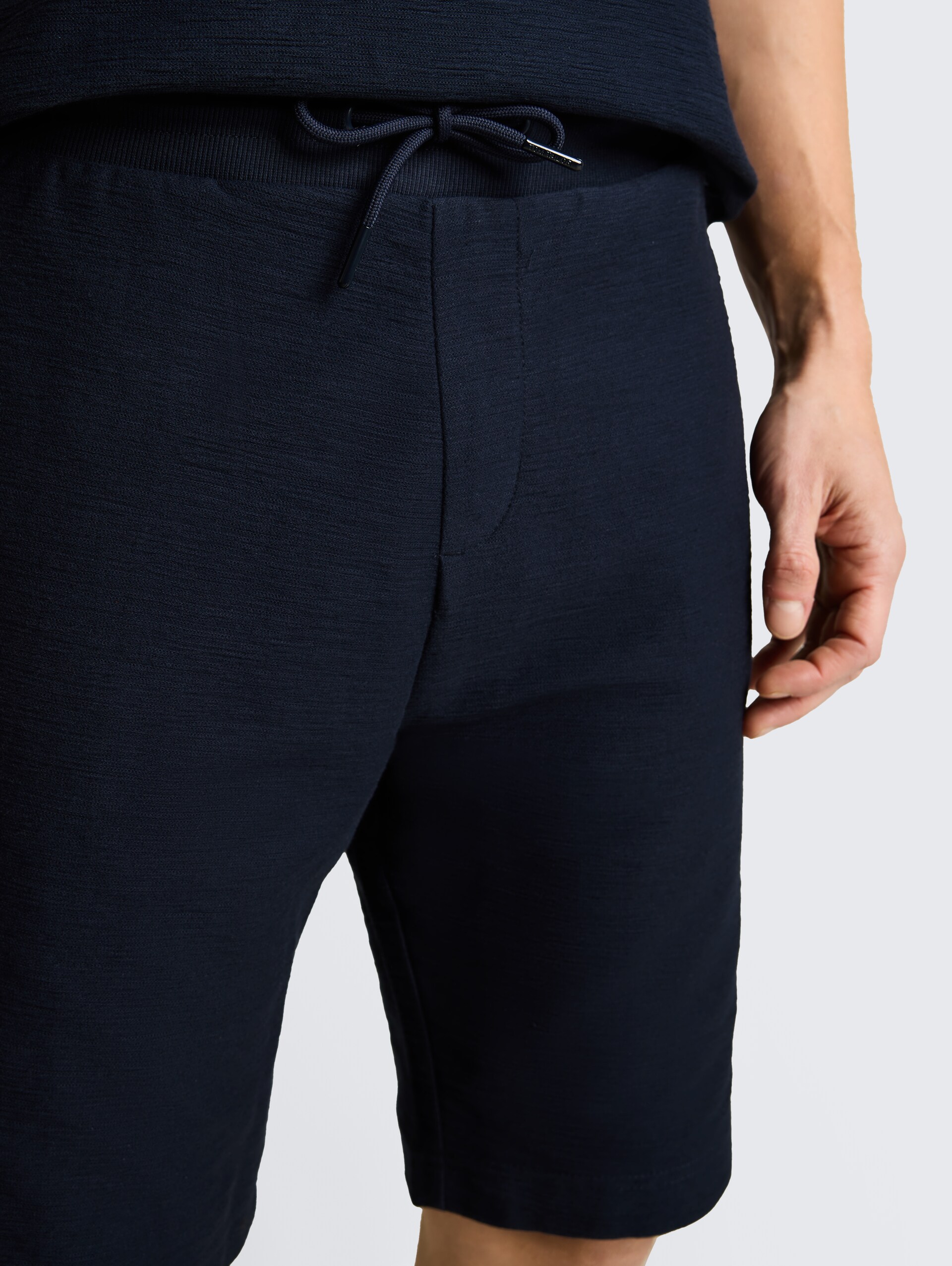 Regular Fit Shorts mit Kordelzug - sky captain blue - Detail-Model-Ansicht