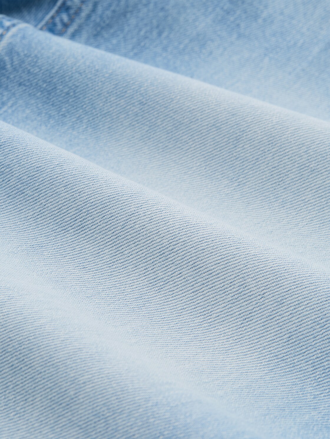 TTMARVIN STRAIGHT Ultralight Jeans Shorts - Used Bleached Blue Denim - Material-Ansicht