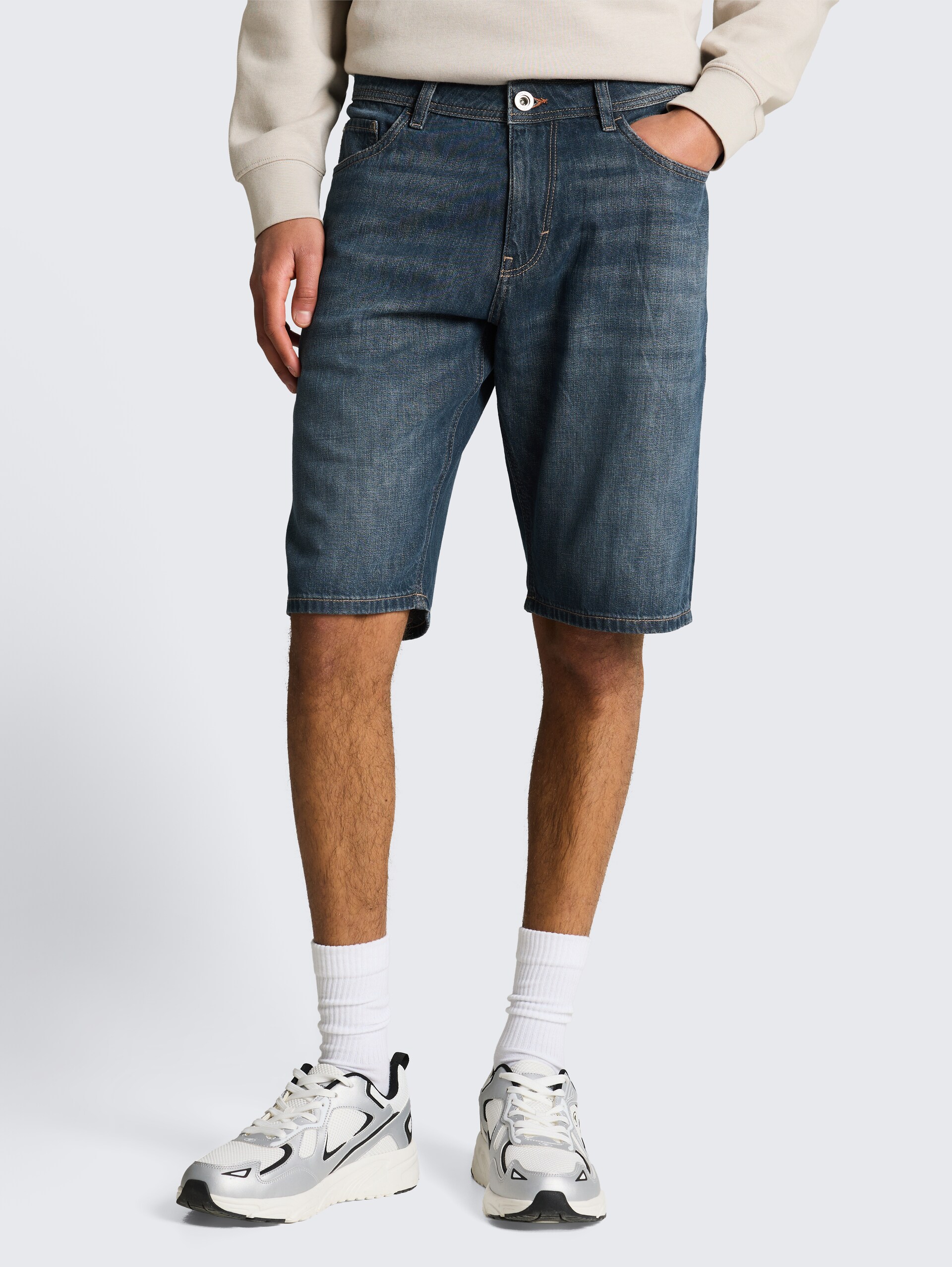 TTMARVIN STRAIGHT Ultralight Jeans Shorts - Used Dark Stone Blue Denim - Ausschnitt Model-Vorderansicht