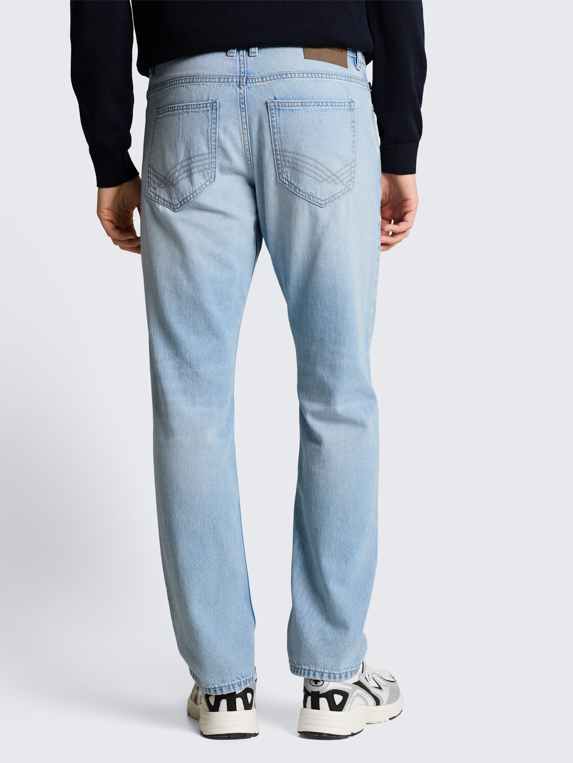 TTMARVIN STRAIGHT Jeans - Used Bleached Blue Denim - Auschnitt Model-Rückansicht