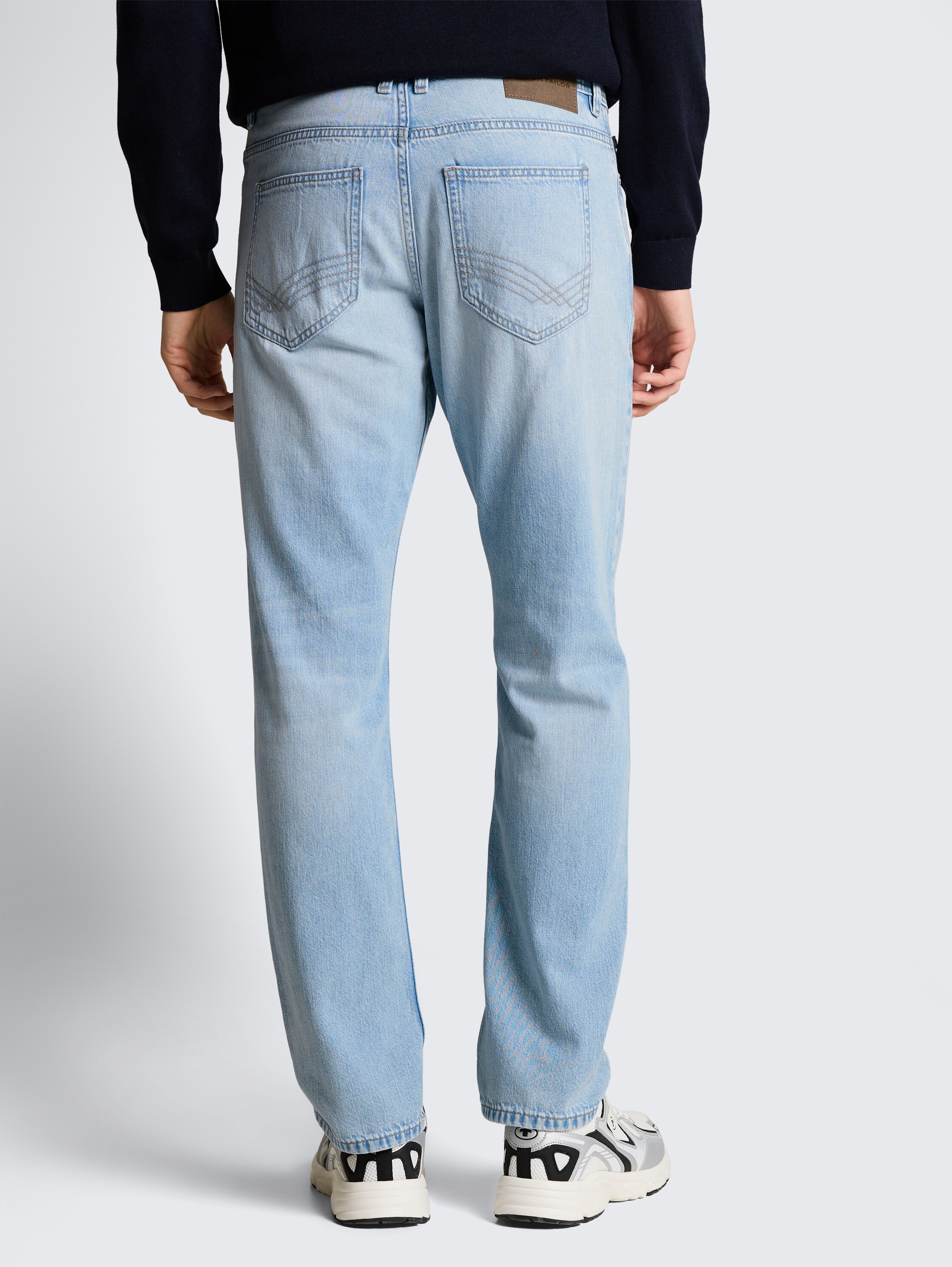 TTMARVIN STRAIGHT Jeans - Used Bleached Blue Denim - Auschnitt Model-Rückansicht