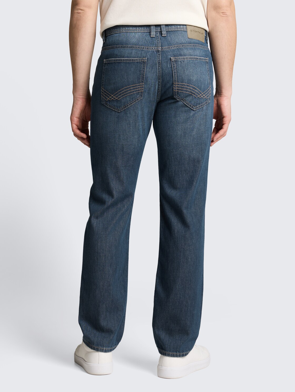 TTMARVIN STRAIGHT Jeans - Used Dark Stone Blue Denim - Auschnitt Model-Rückansicht