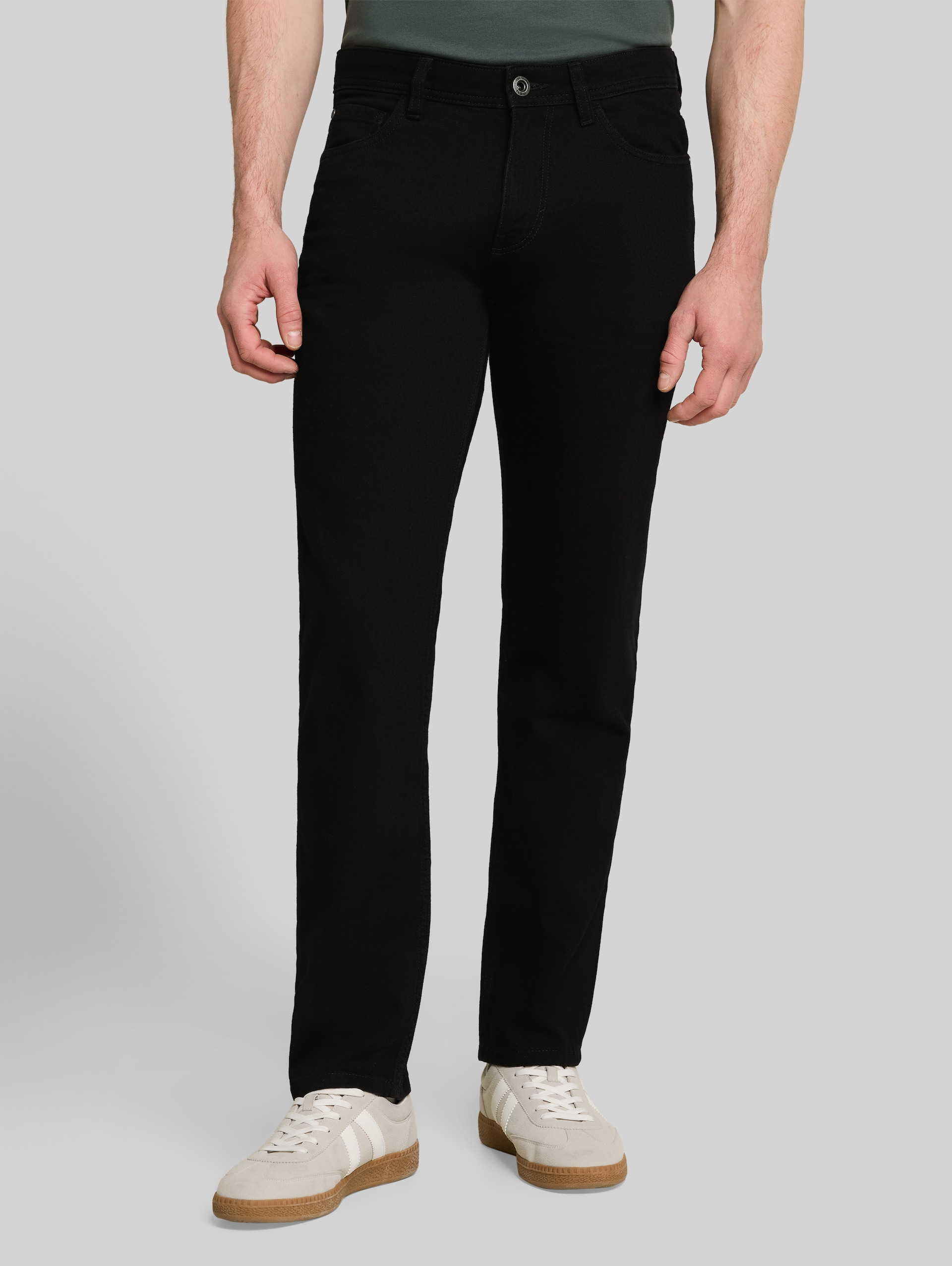 TTMARVIN STRAIGHT Jeans - black denim - Ausschnitt Model-Vorderansicht