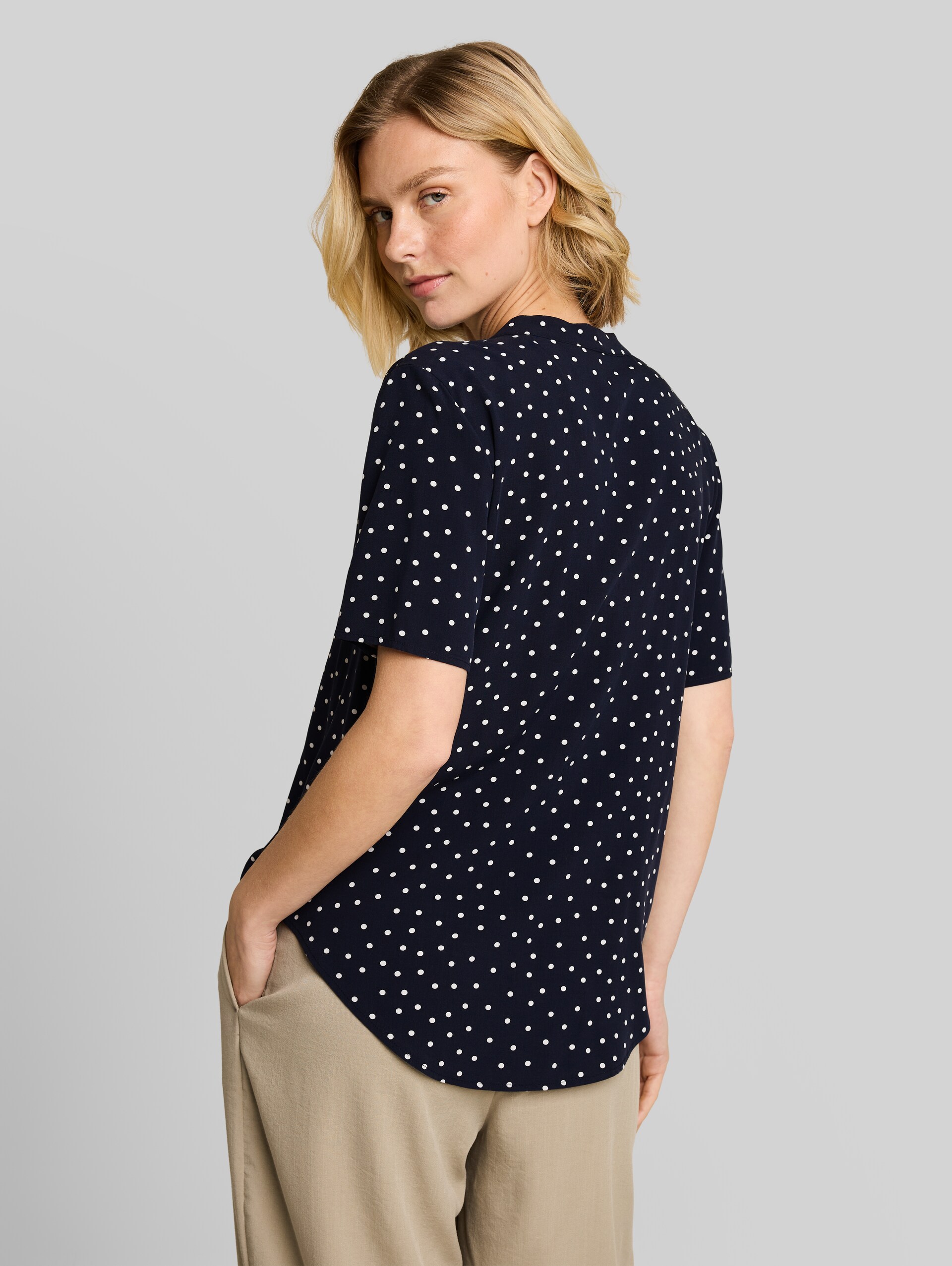 Chemisier à pois - navy white small dot design - Découpe Vue arrière du modèle