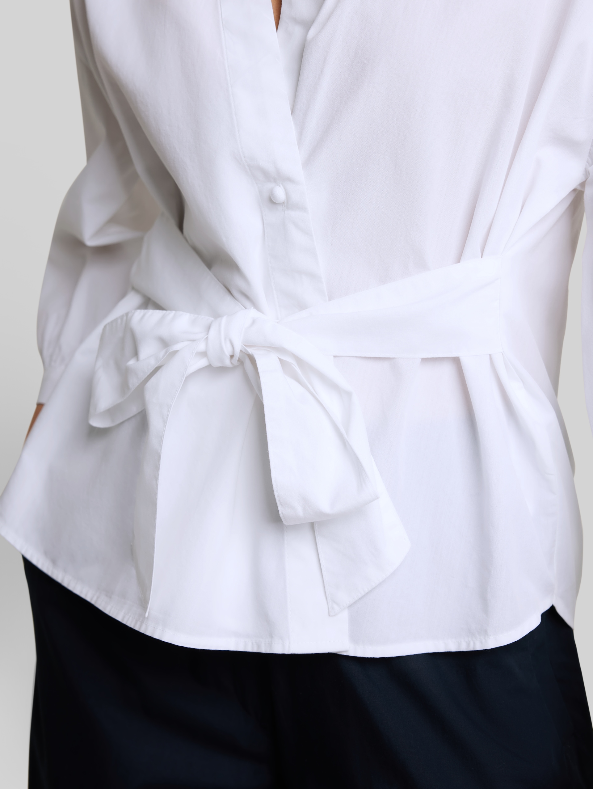 Loose-fit wrap blouse - White - Detail model view