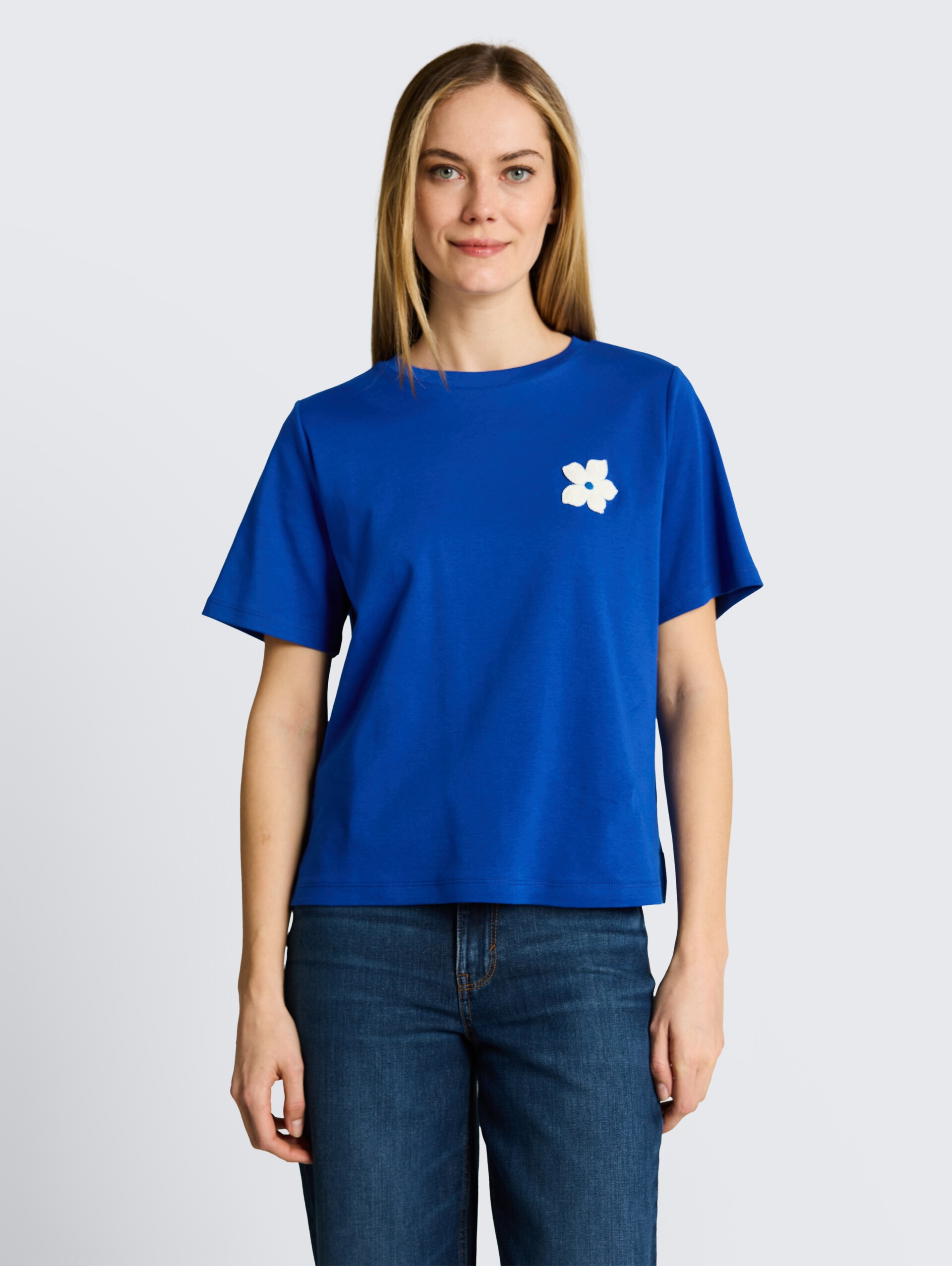T-shirt met gehaakt detail - shiny royal blue - Nek model vooraanzicht