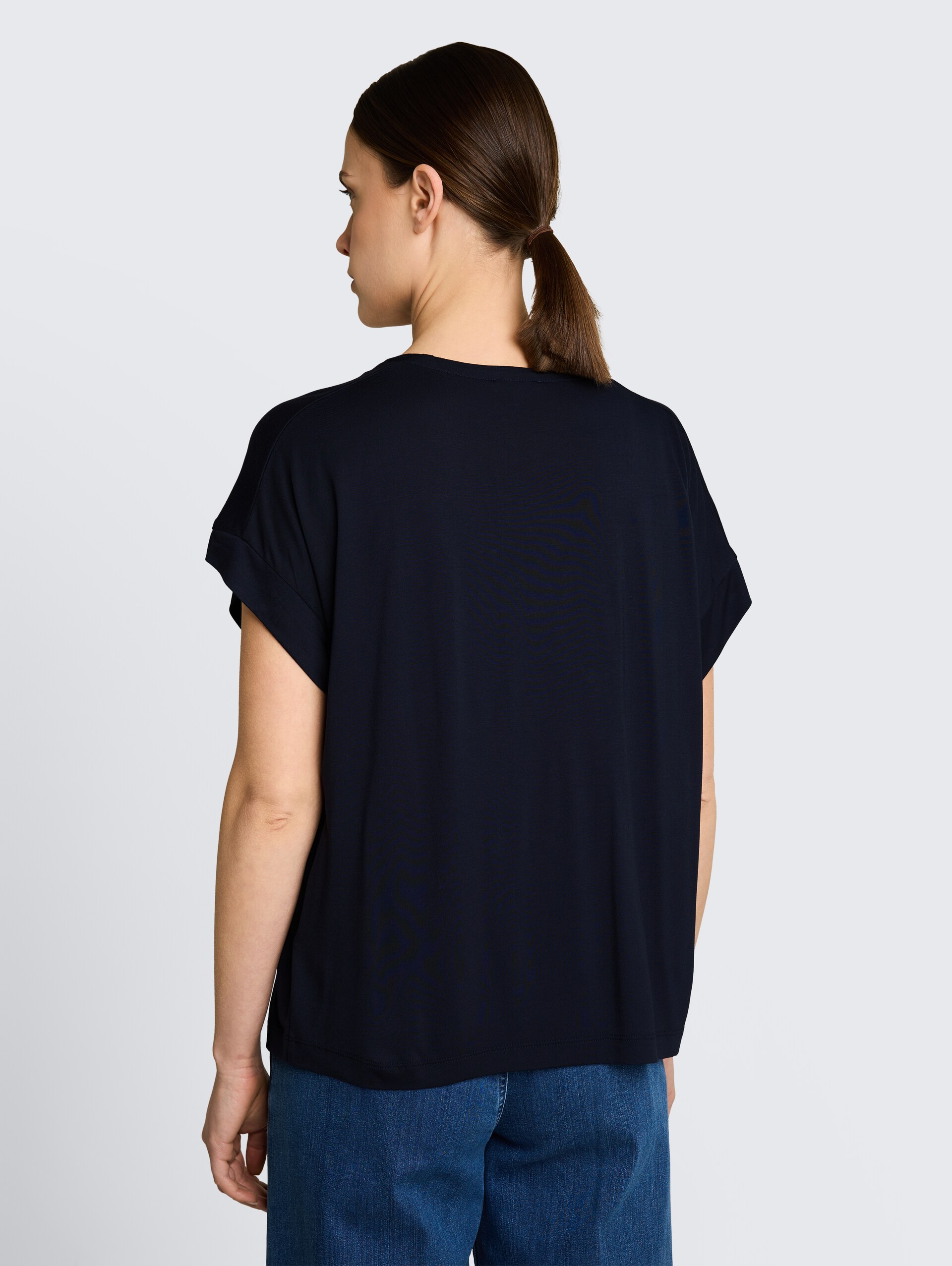 T-shirt met plooien - sky captain blue - Neklijn model-achteraanzicht