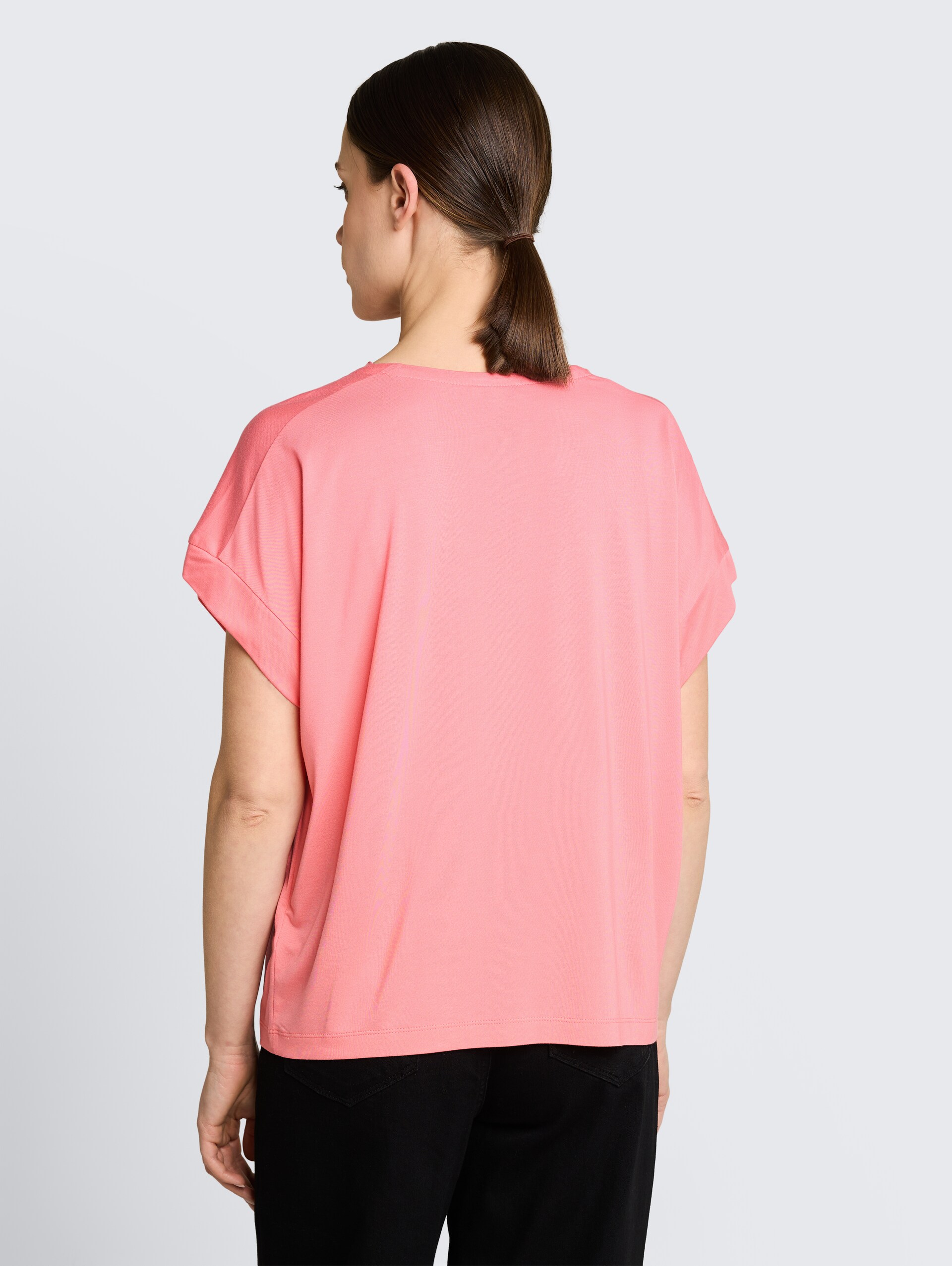 T-shirt met plooien - soft fuchsia pink - Neklijn model-achteraanzicht