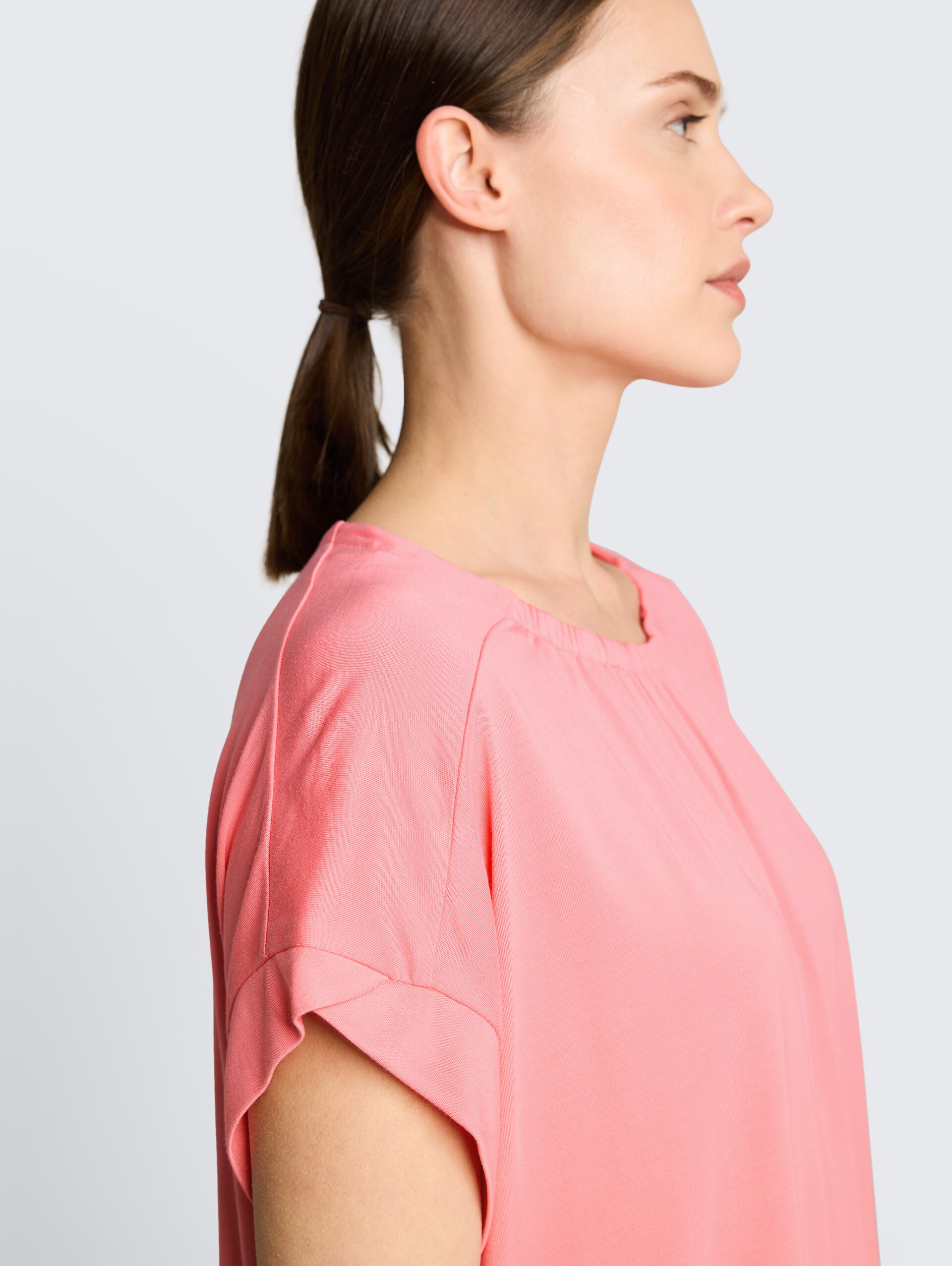T-shirt met plooien - soft fuchsia pink - Detailaanzicht model