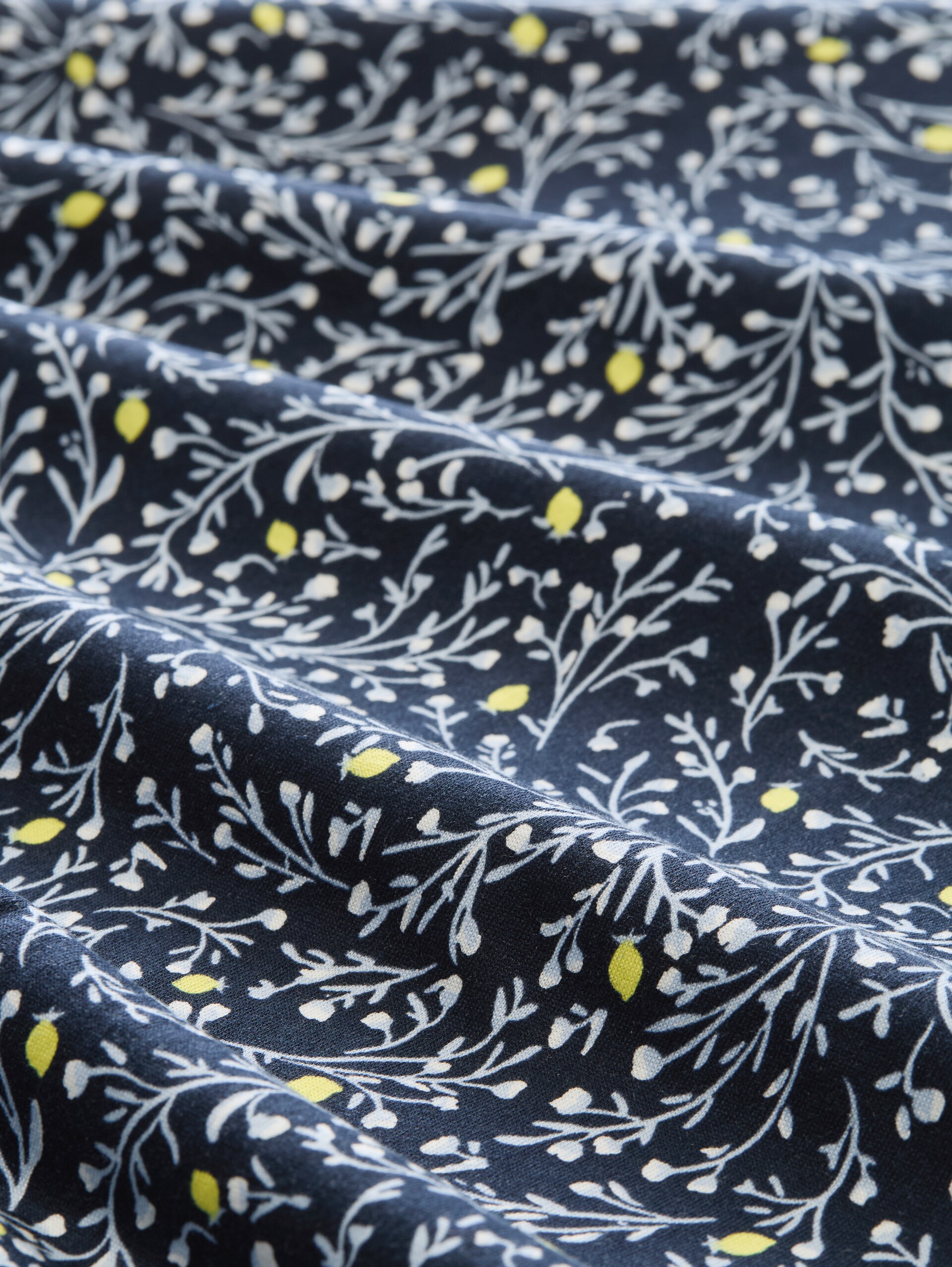 T-shirt avec nœud - navy small leaves design - Vue de la matière