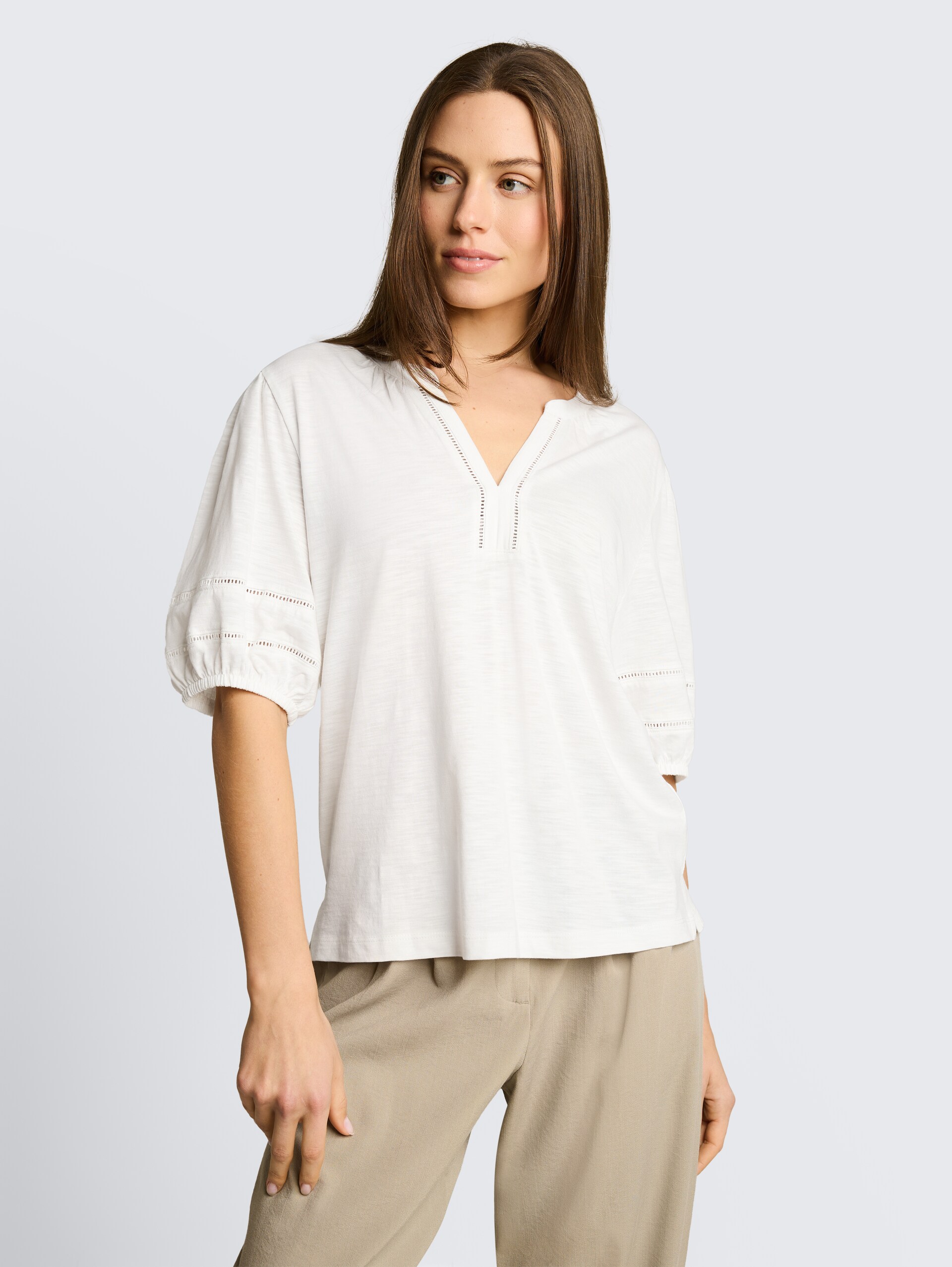 Blouse-style T-shirt with lace details - Whisper White - Neckline model front view