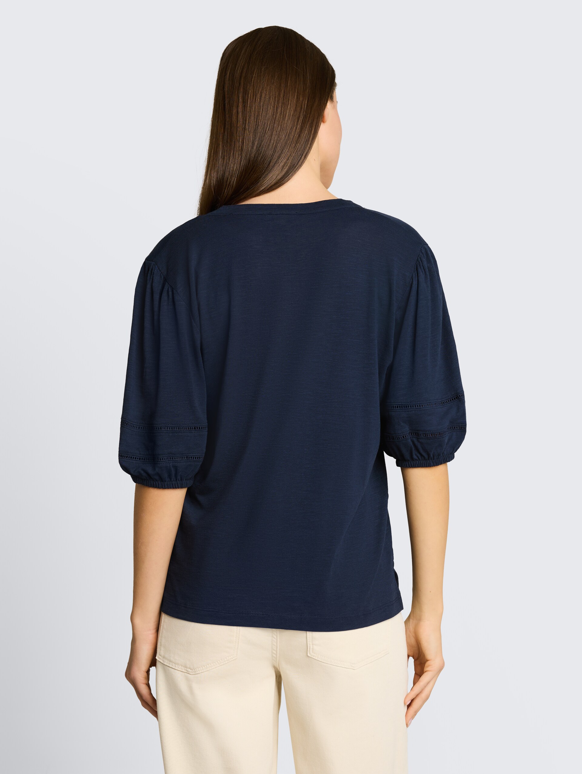 Blouse-shirt met kanten details - sky captain blue - Neklijn model-achteraanzicht