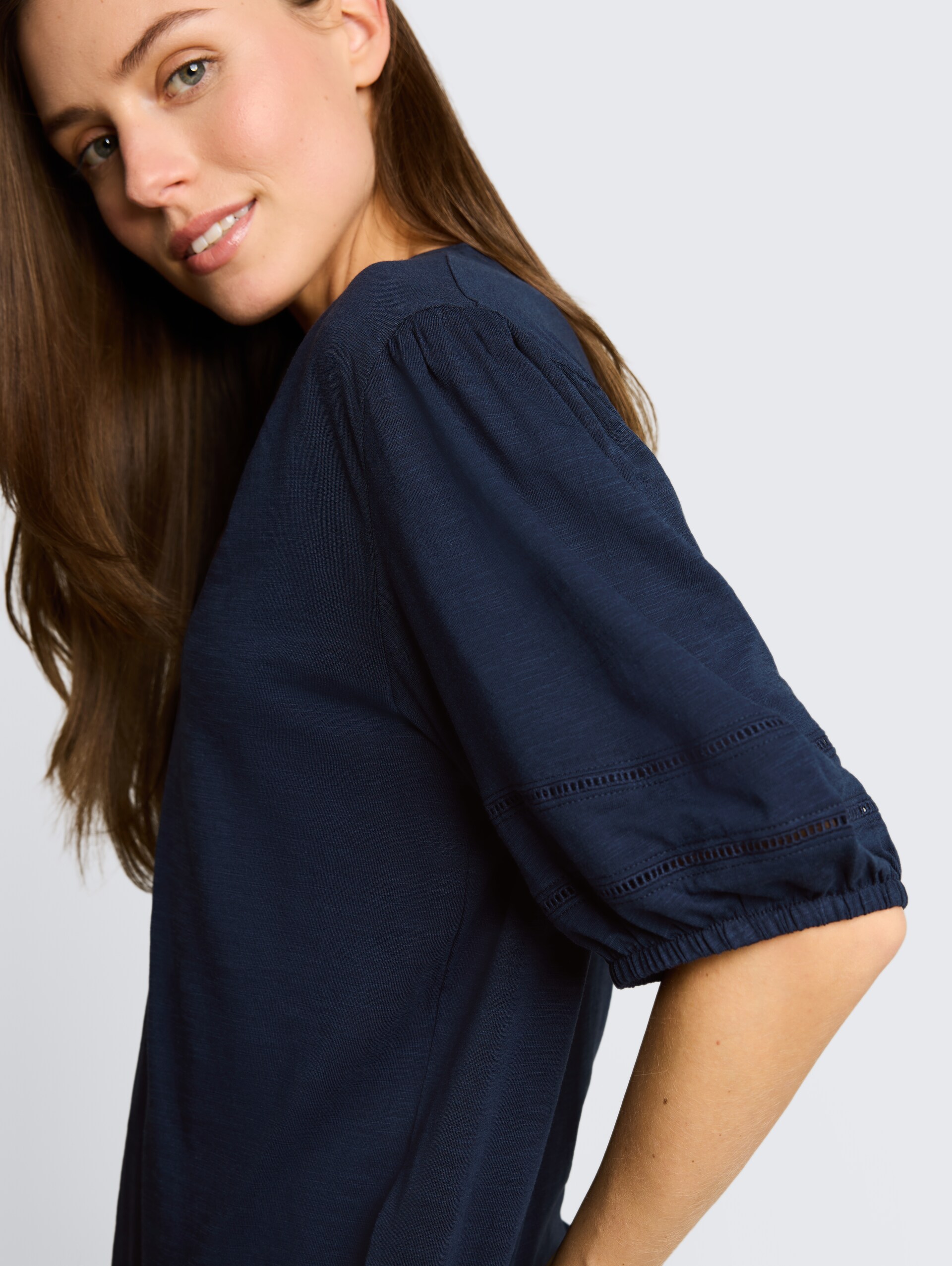 Blouse-shirt met kanten details - sky captain blue - Detailaanzicht model