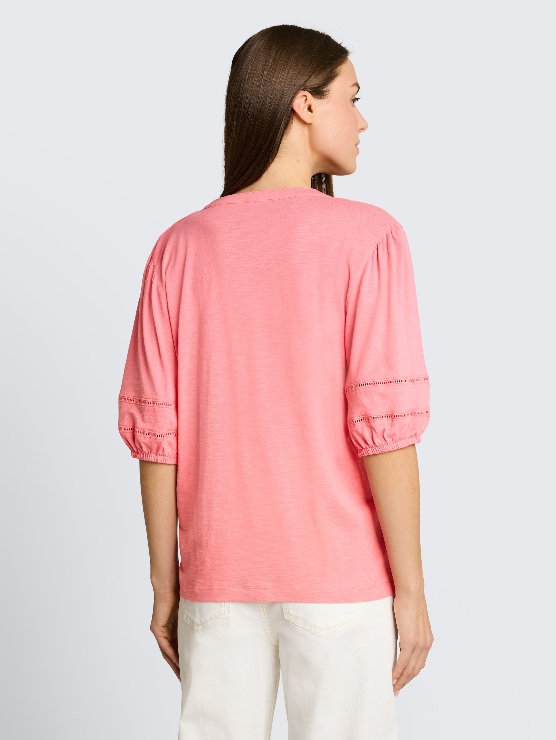 Blusenshirt mit Spitzendetails - soft fuchsia pink - Auschnitt Model-Rückansicht