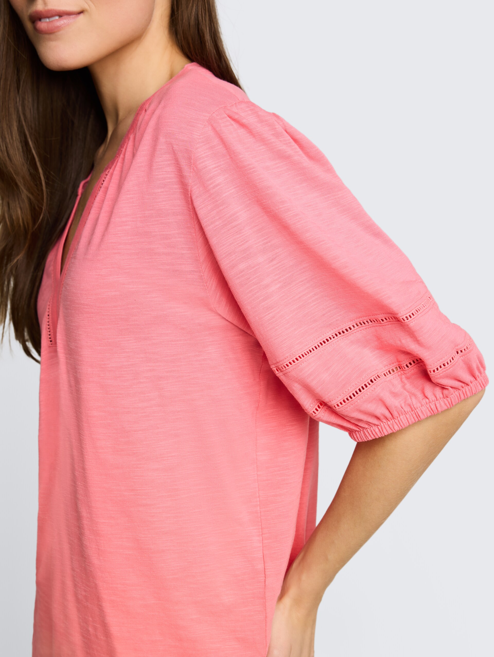 Blusenshirt mit Spitzendetails - soft fuchsia pink - Detail-Model-Ansicht