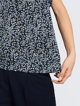Crinkle T-shirt met patroon - navy small leaves design - Detailaanzicht model