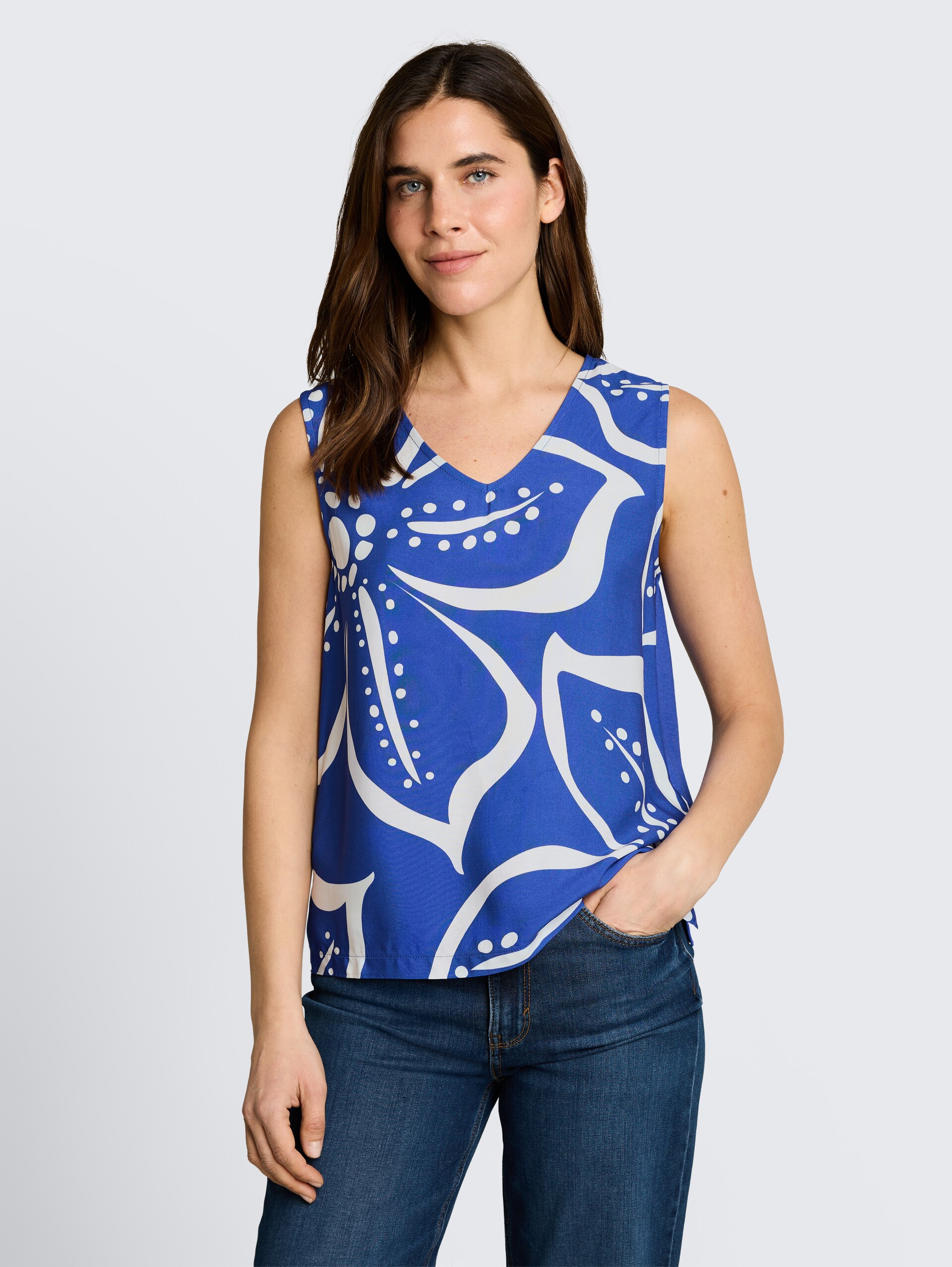 Top met bloemenpatroon - shiny royal blue - Nek model vooraanzicht