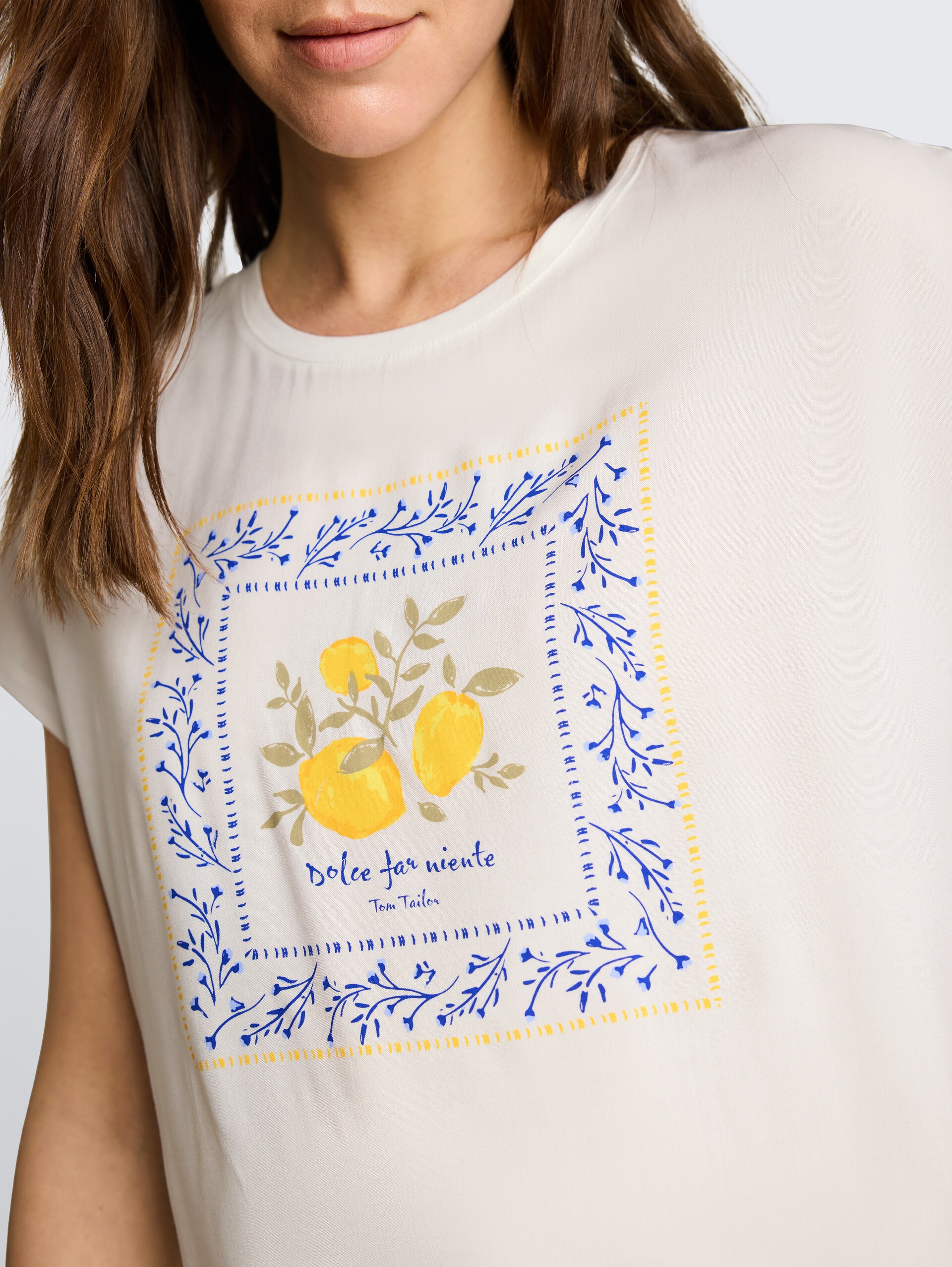 T-shirt in materiaalmix - Whisper White - Detailaanzicht model