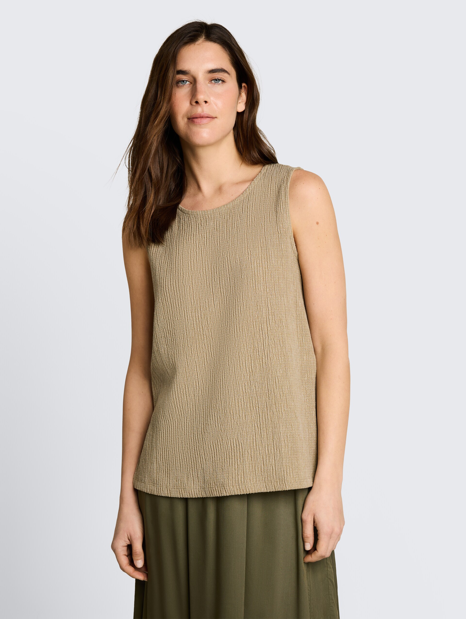 Crinkle top met zijsplitten - olive white structure - Nek model vooraanzicht
