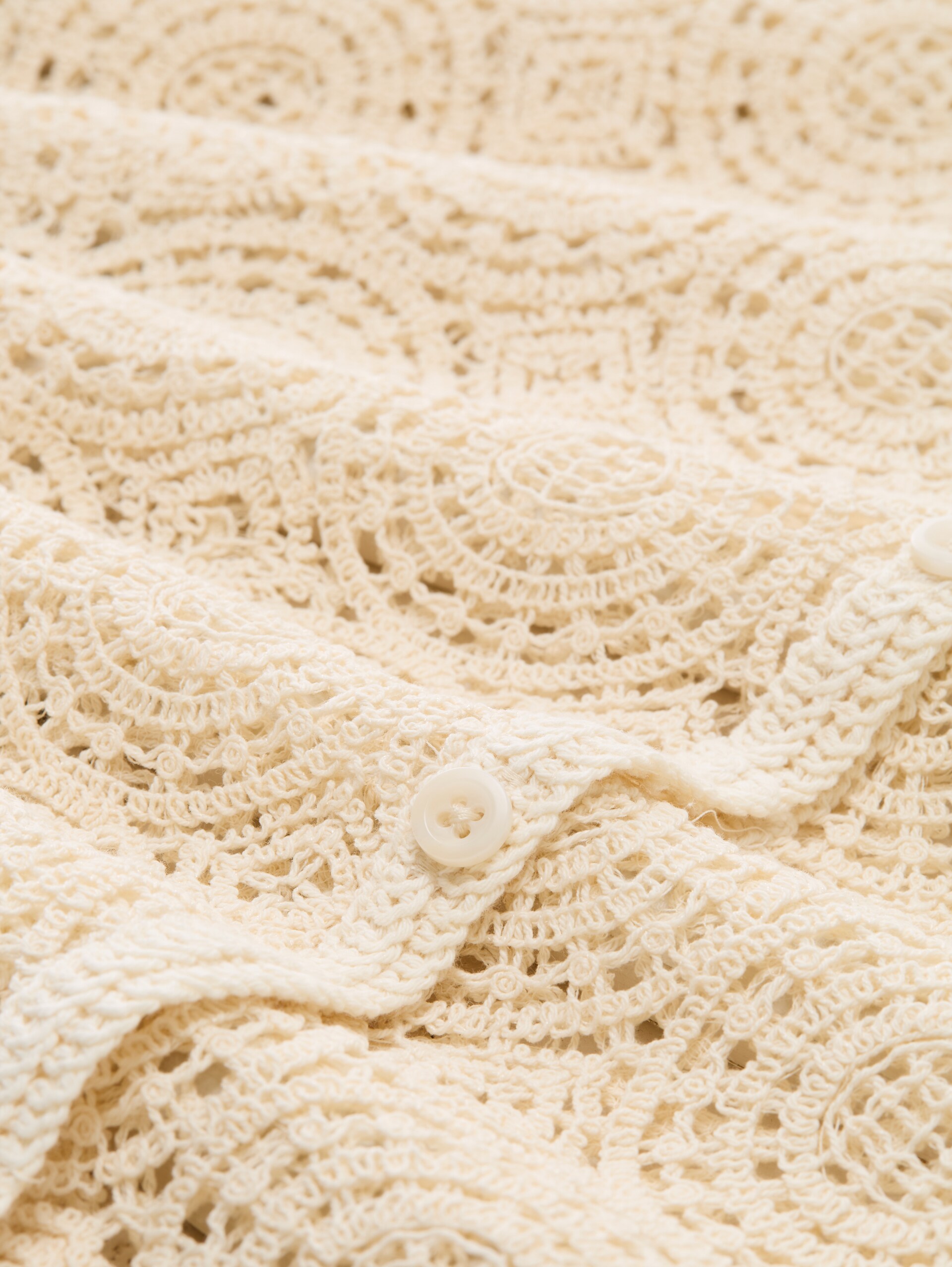 Crochet-Top mit Knopfleiste - Dove White - Material-Ansicht