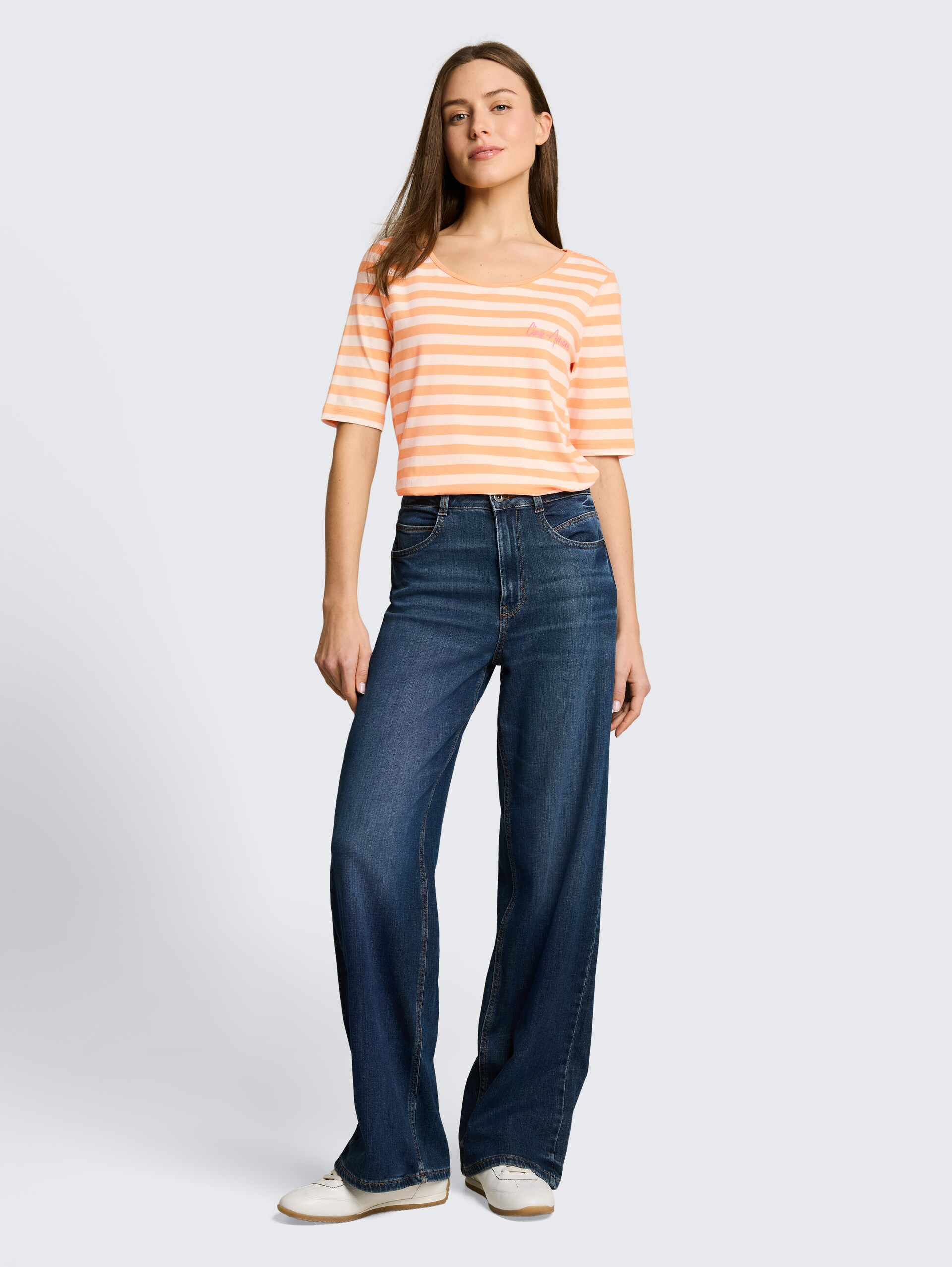 T-shirt met borduursel - orange white stripe - Model vooraanzicht